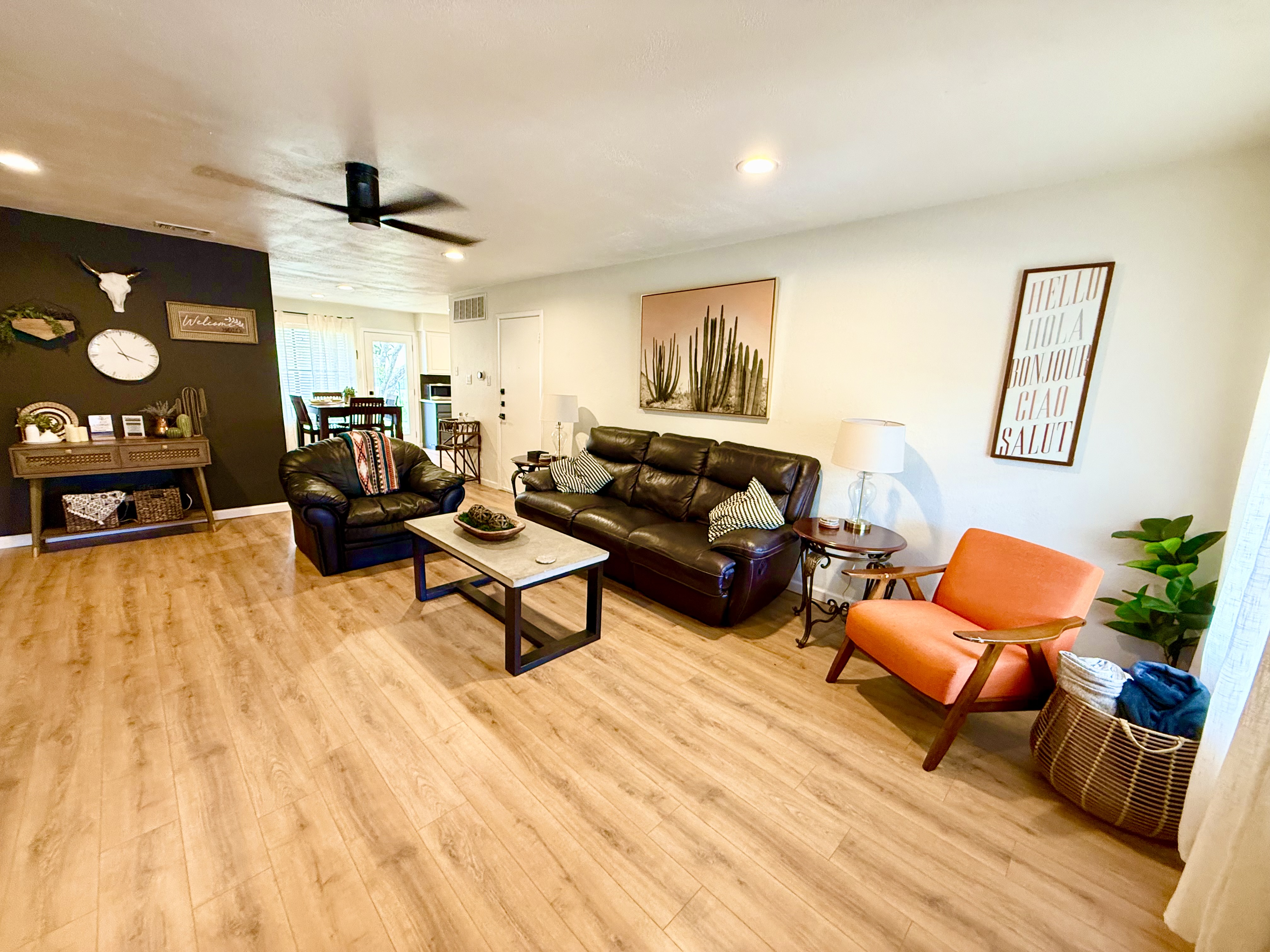 Georgetown Home Away From Home! Close to Square photo 2