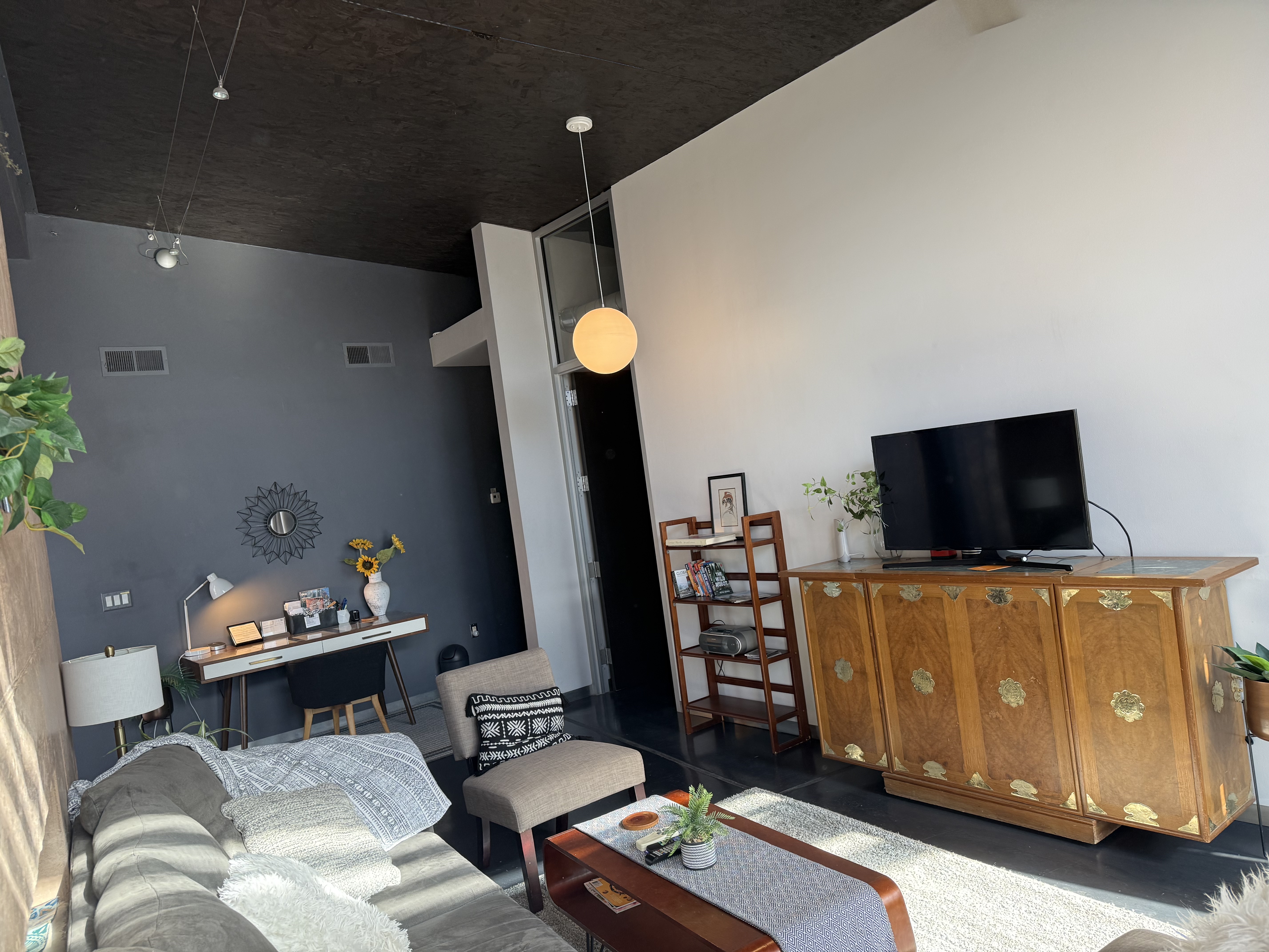 Modern Home in Rural No. Valley  photo 3