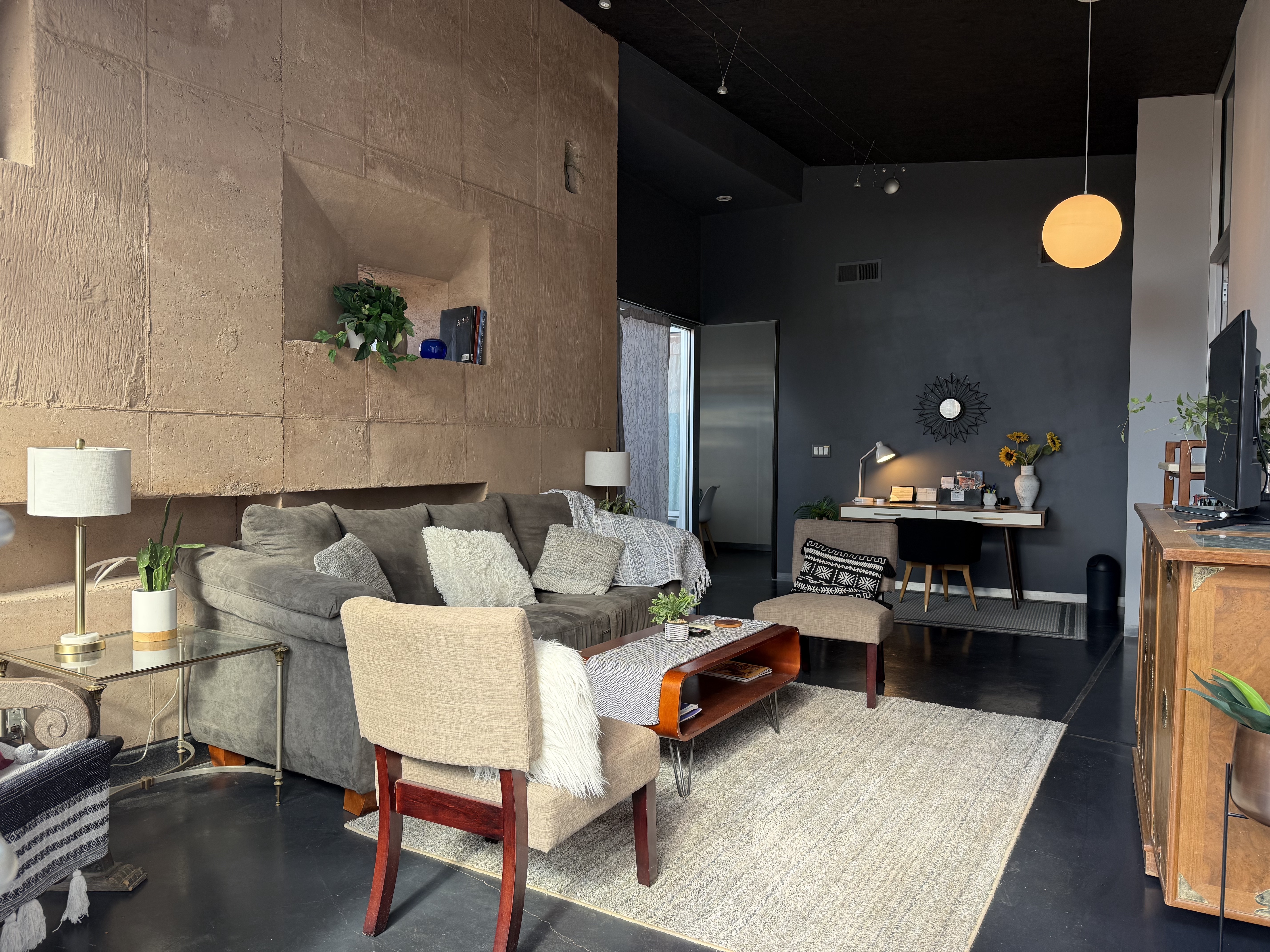 Modern Home in Rural No. Valley  photo 2