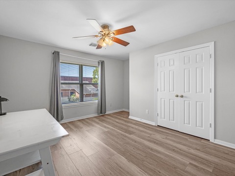 Cozy, Convenient & Fully Furnished - 4BR Rental  photo 3