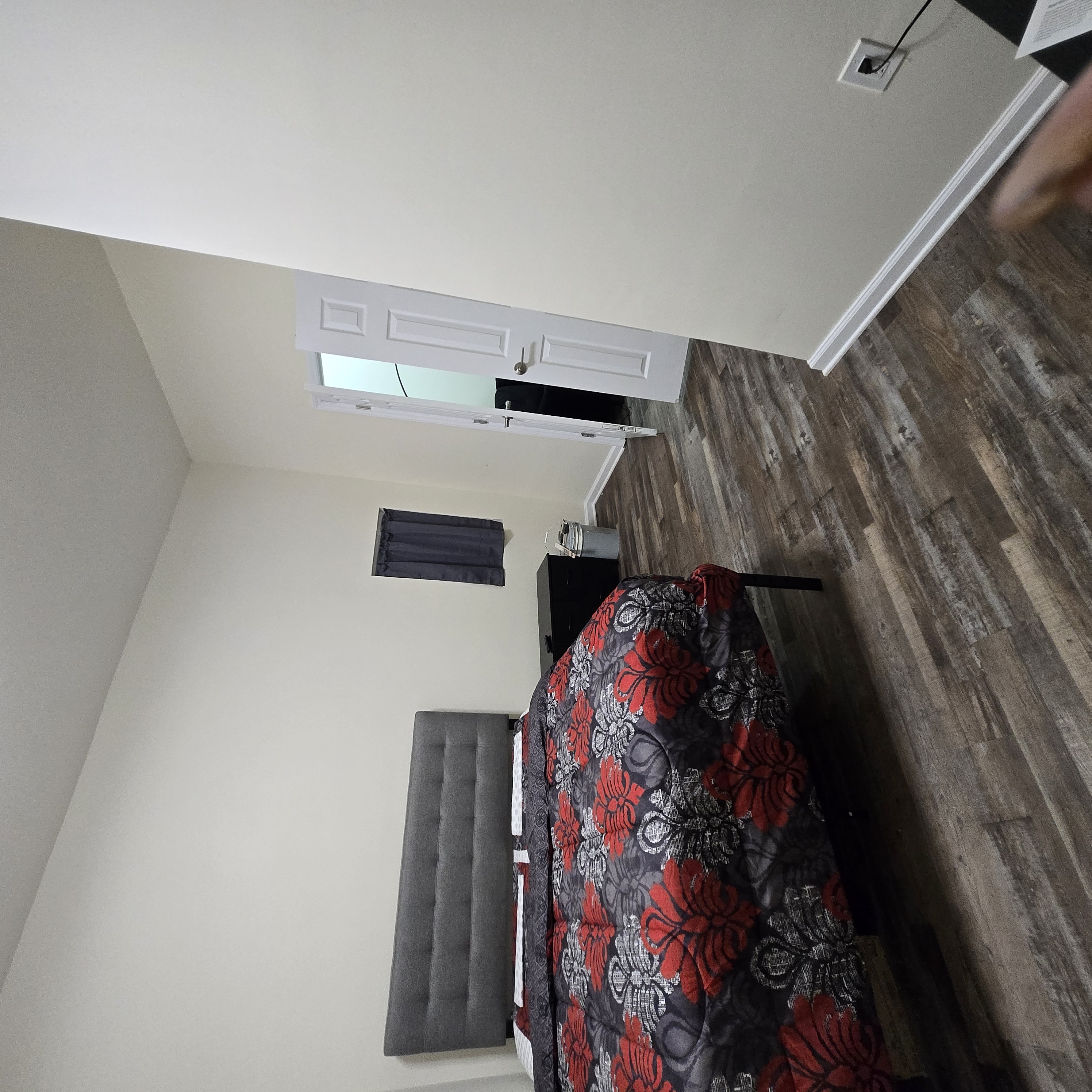 One bedroom photo 5