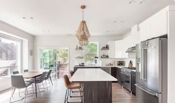 4 Bdr Modern Home in Walkable Neighborhood, Patio photo 2