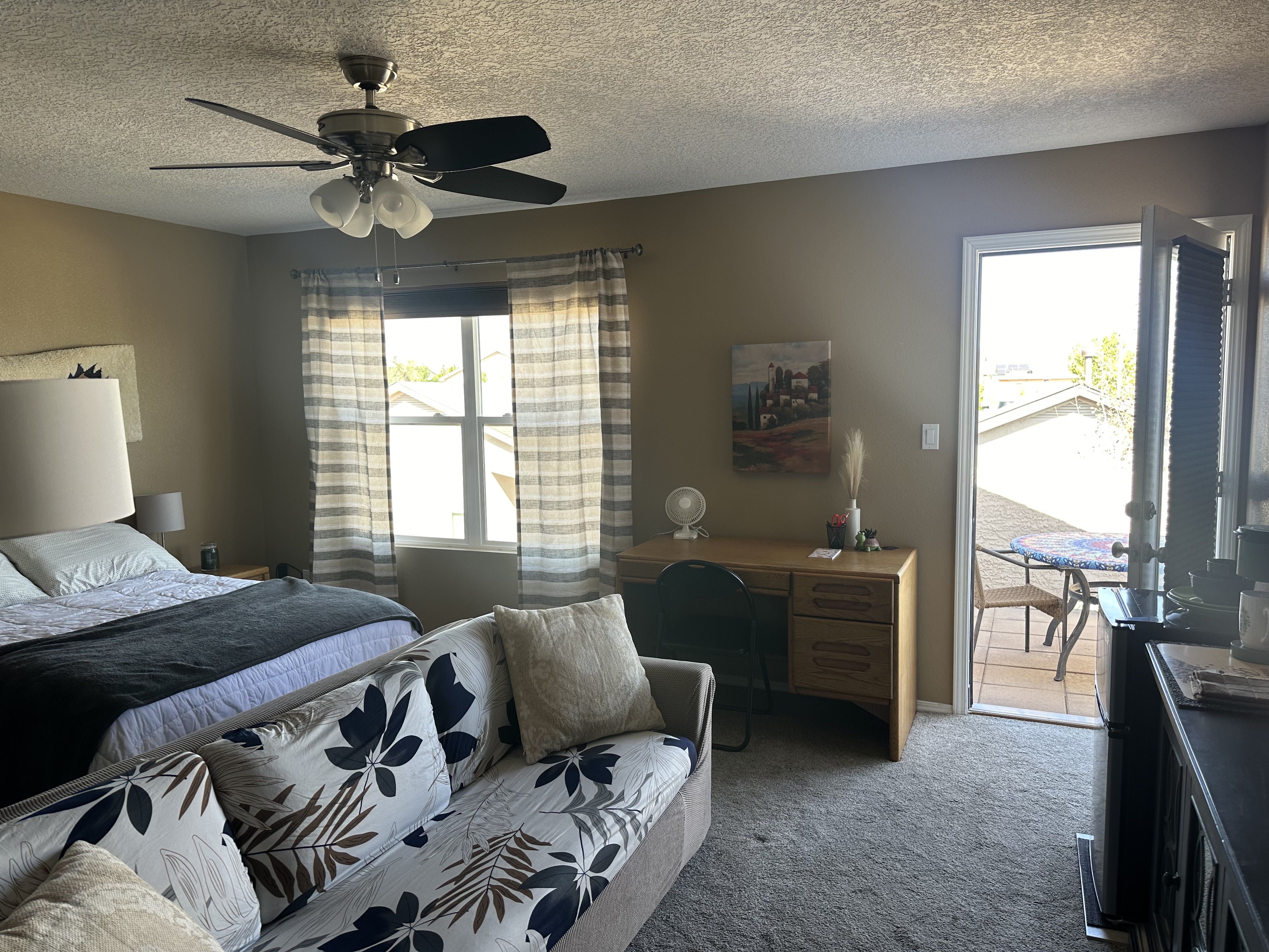 Large Room with a Studio Feel photo 2
