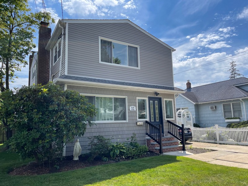 Spacious 5-BR Long Island House w/ Game Room photo 3