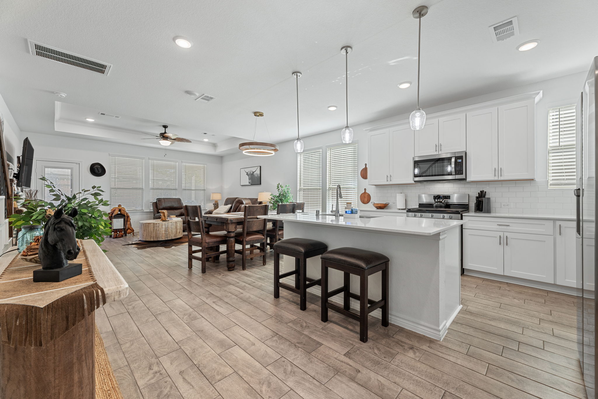 Fully Furnished 4BR Home w/ Hot Tub Conroe/Houston photo 5