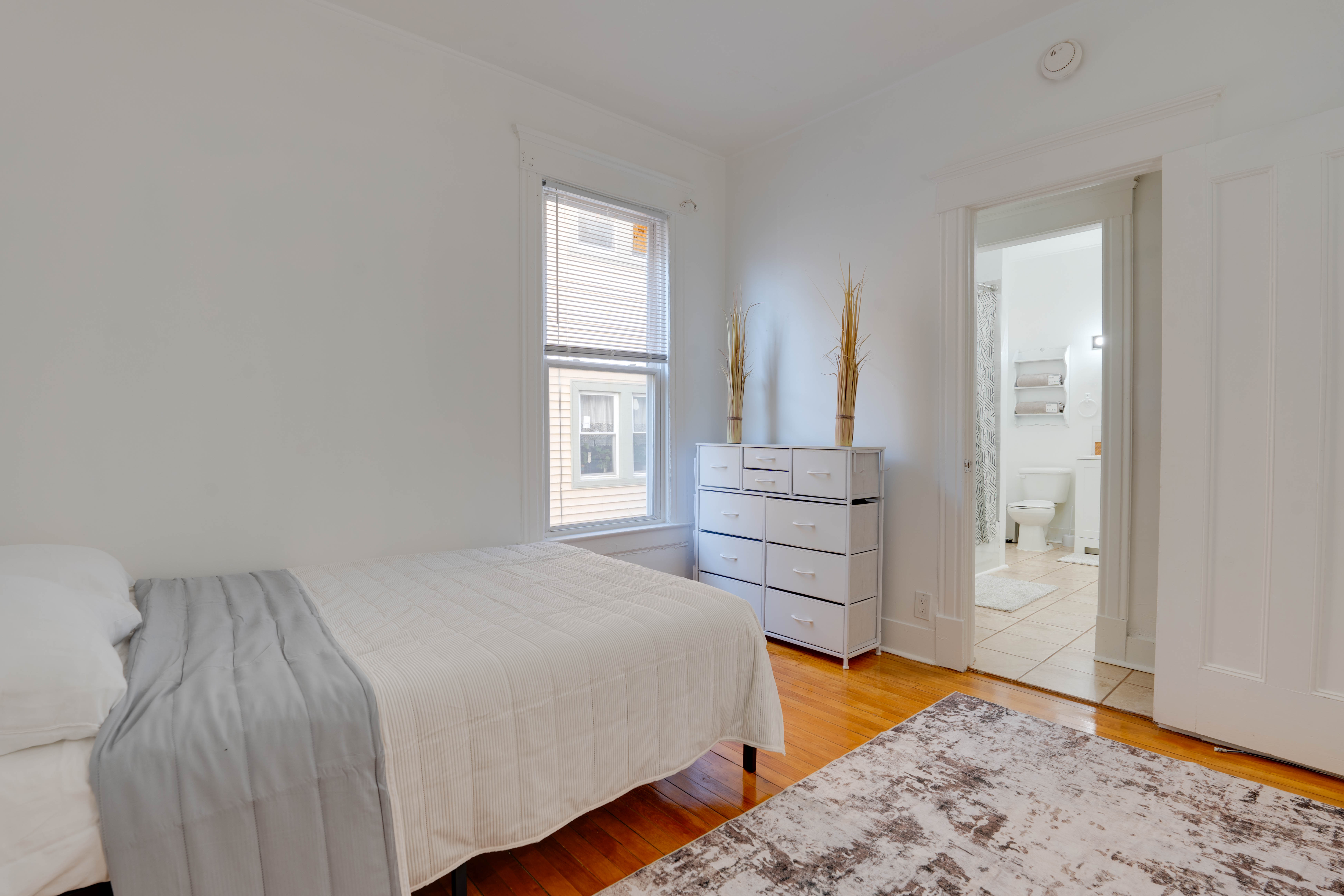 Newly renovated apartment minutes from Wynn  photo 3