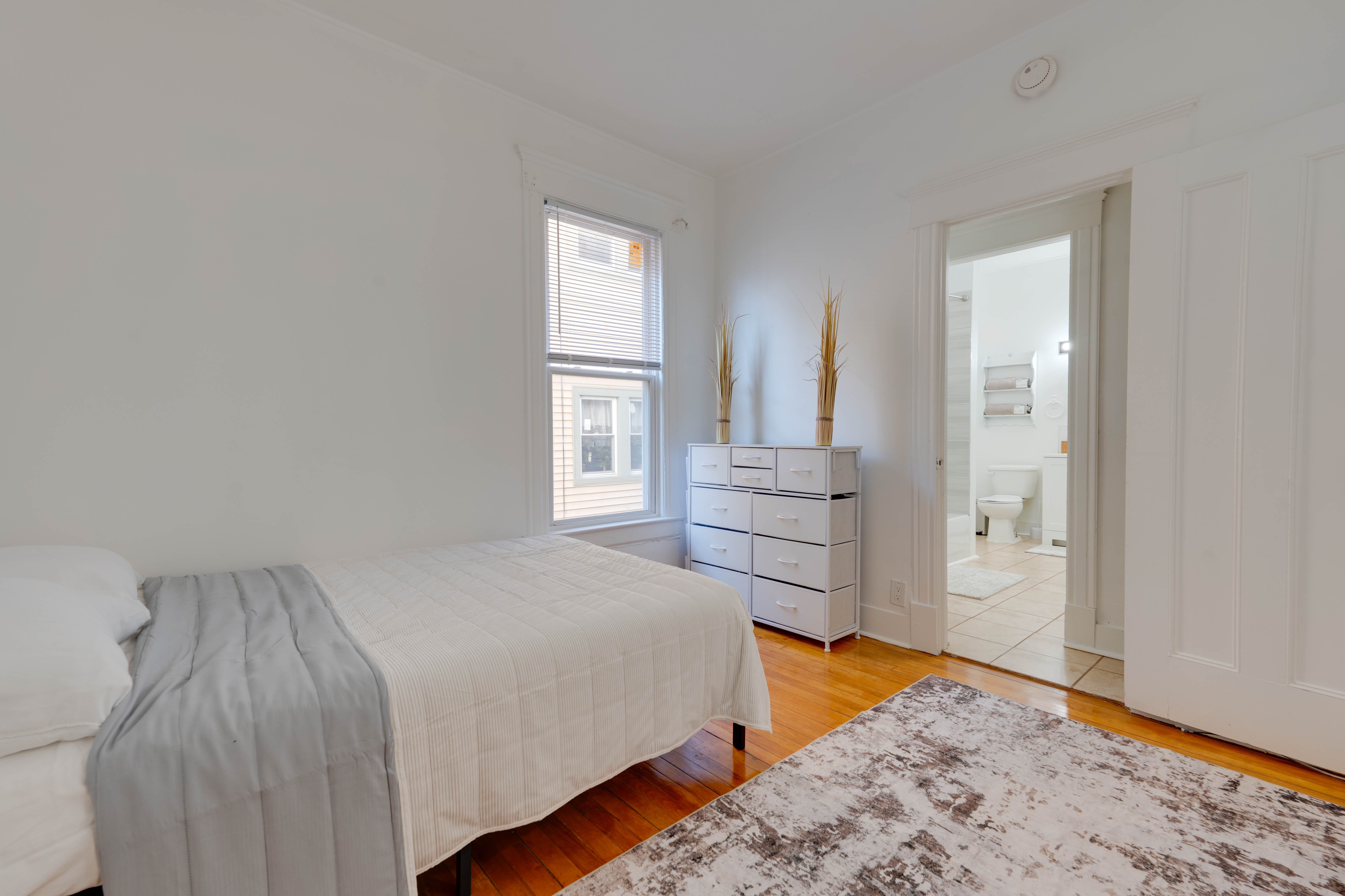 Newly renovated apartment minutes from Wynn  photo 4