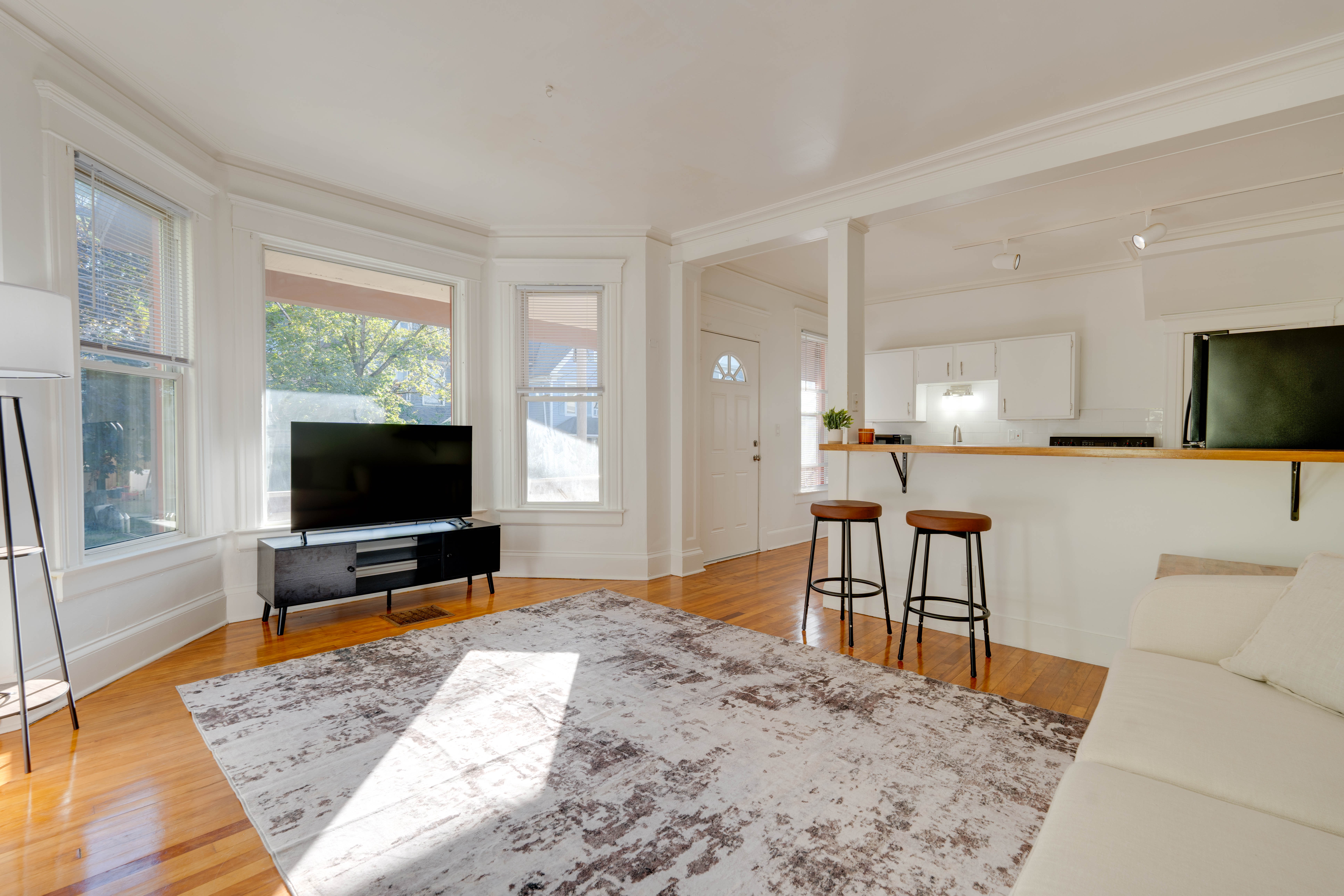 Newly renovated apartment minutes from Wynn  photo 5