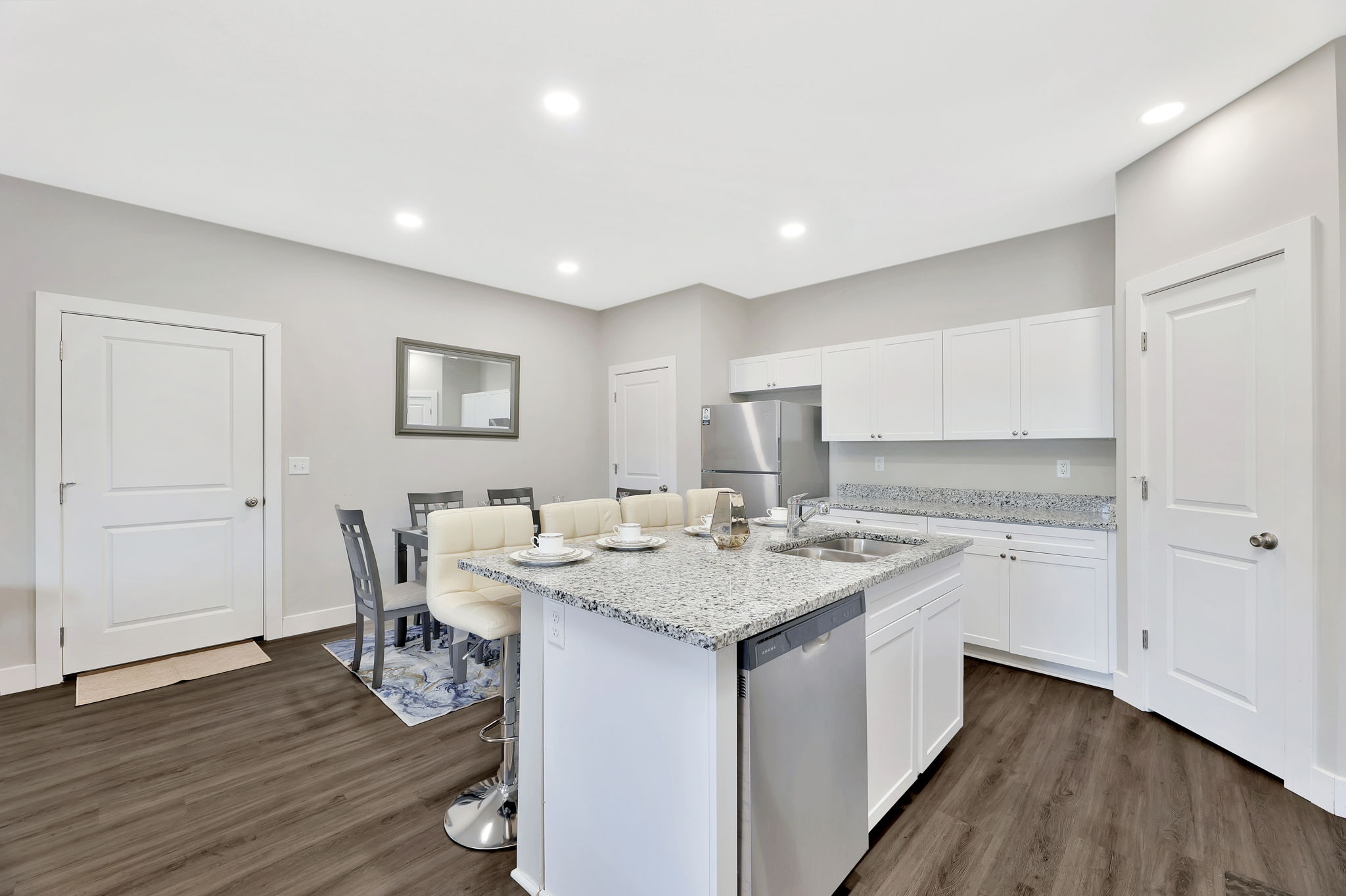 LUXE HAVEN PROPERTIES Modern Elegant Home photo 5