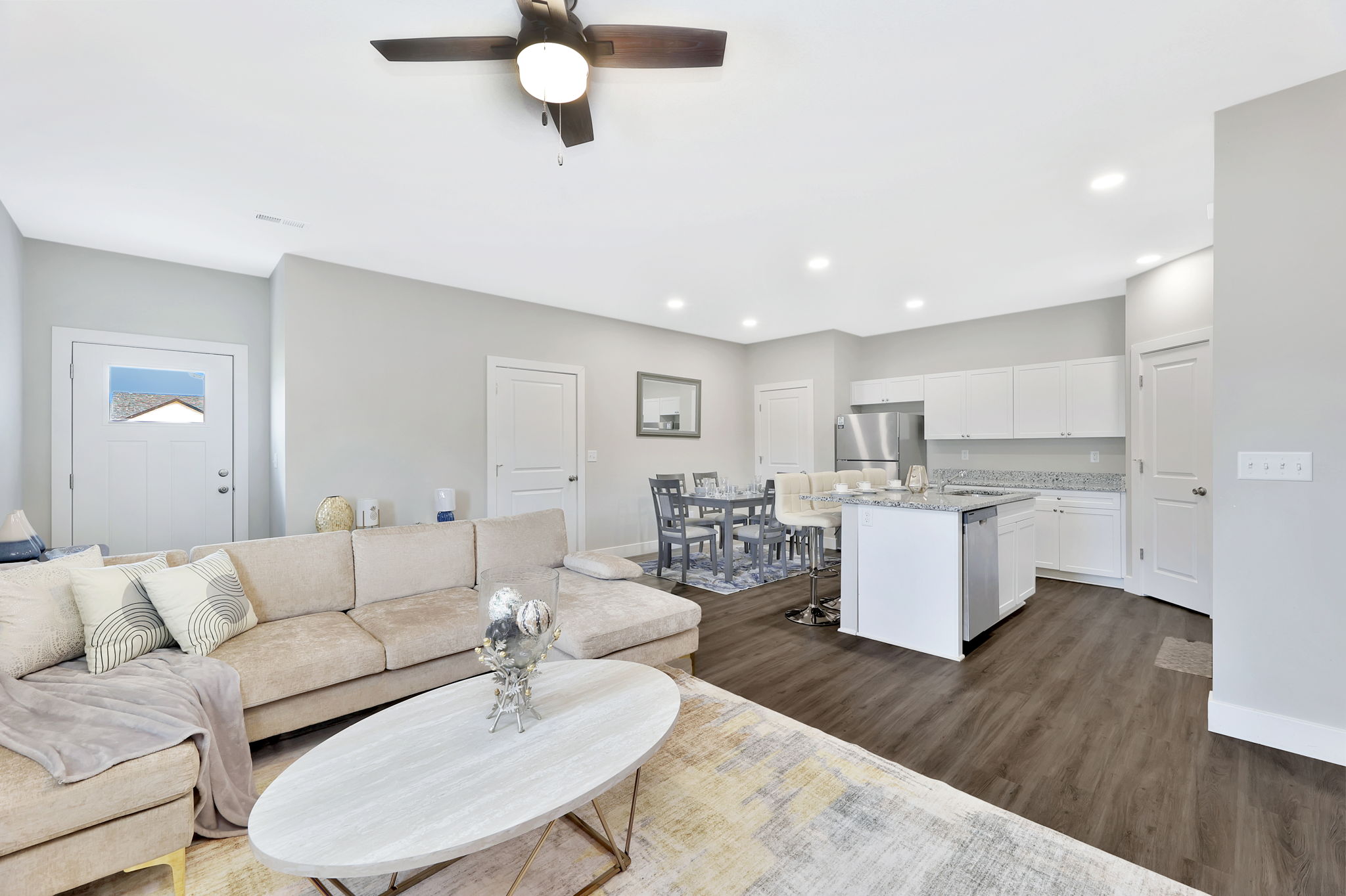LUXE HAVEN PROPERTIES Modern Elegant Home photo 2