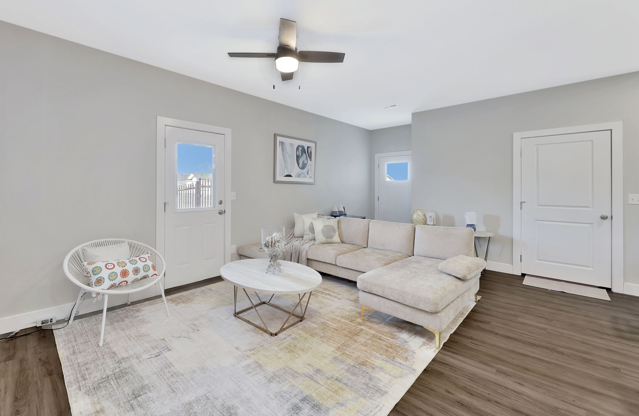 LUXE HAVEN PROPERTIES Modern Elegant Home photo 3