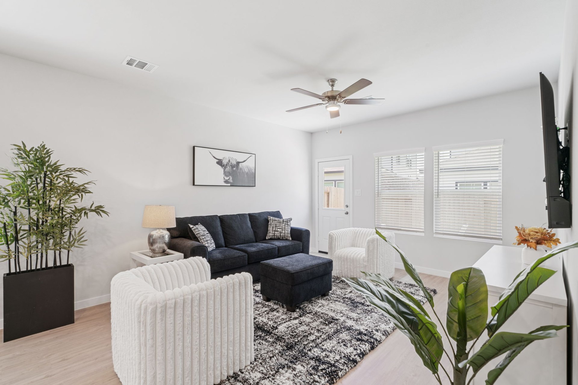 Modern 4BR Home w/ Backyard & Garage  photo 4