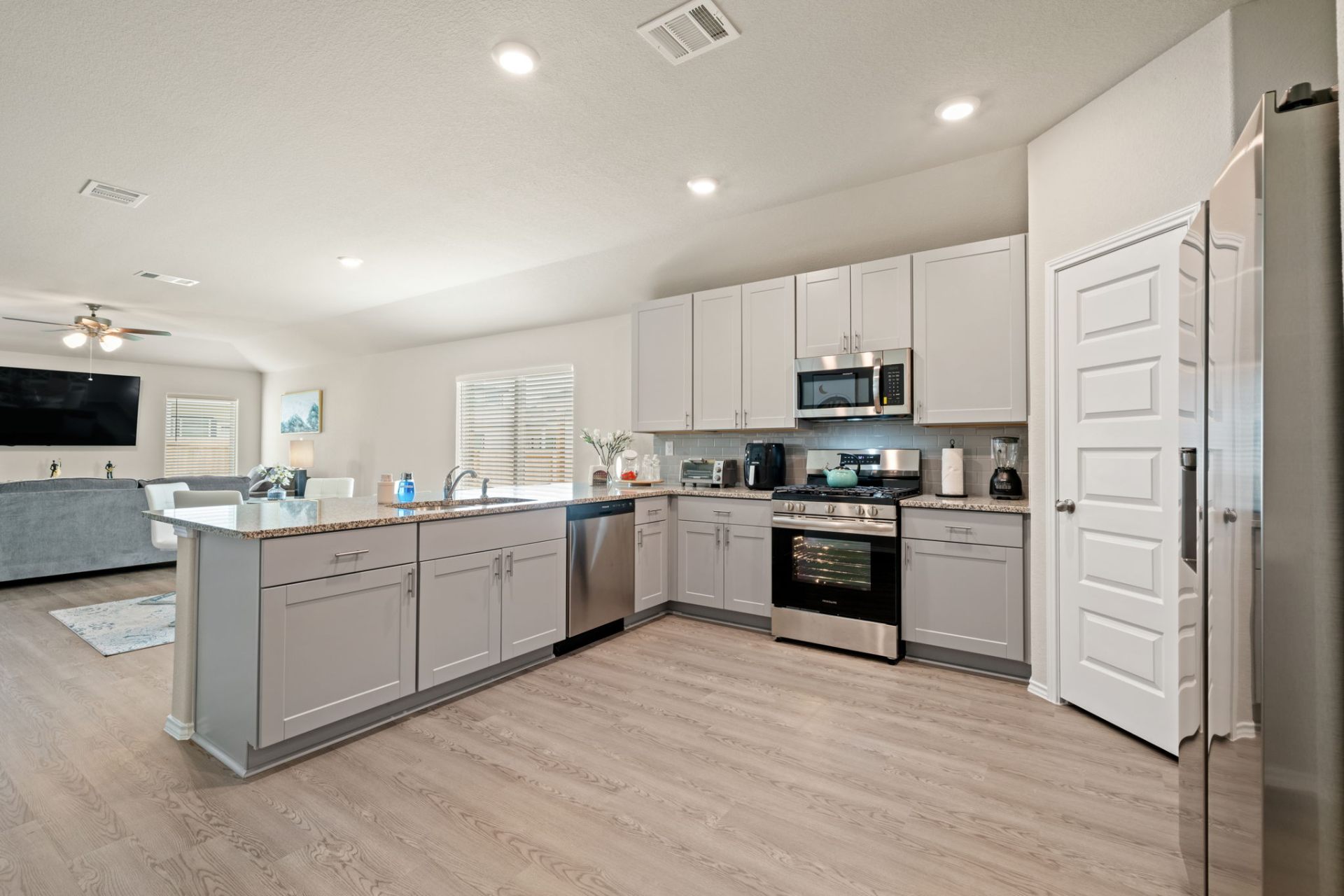 Charming 1-Story 4BR Home w/ Yard photo 3