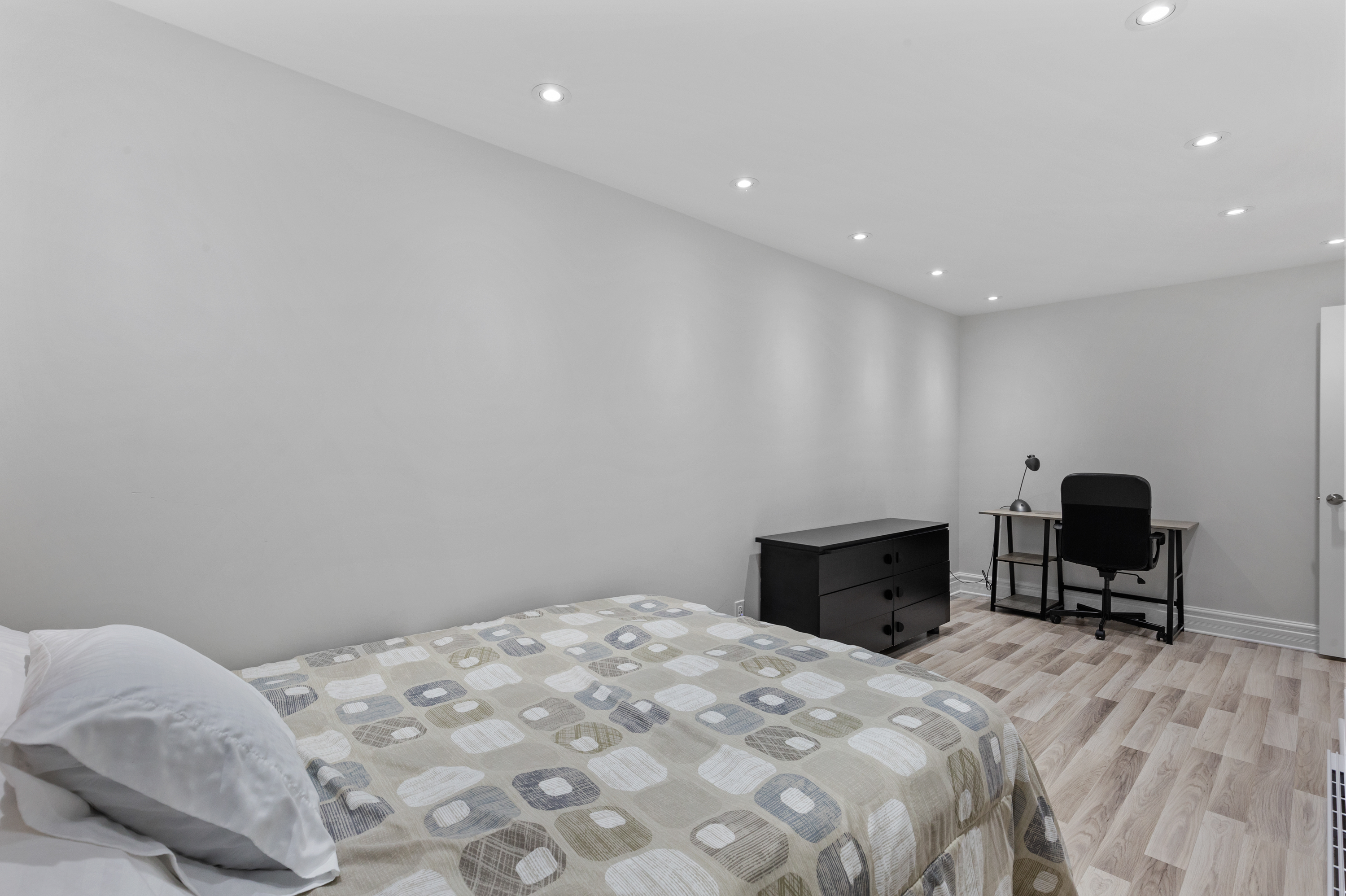 High-End Furnished 1 Bedroom – 2 min to Crémazie  photo 3