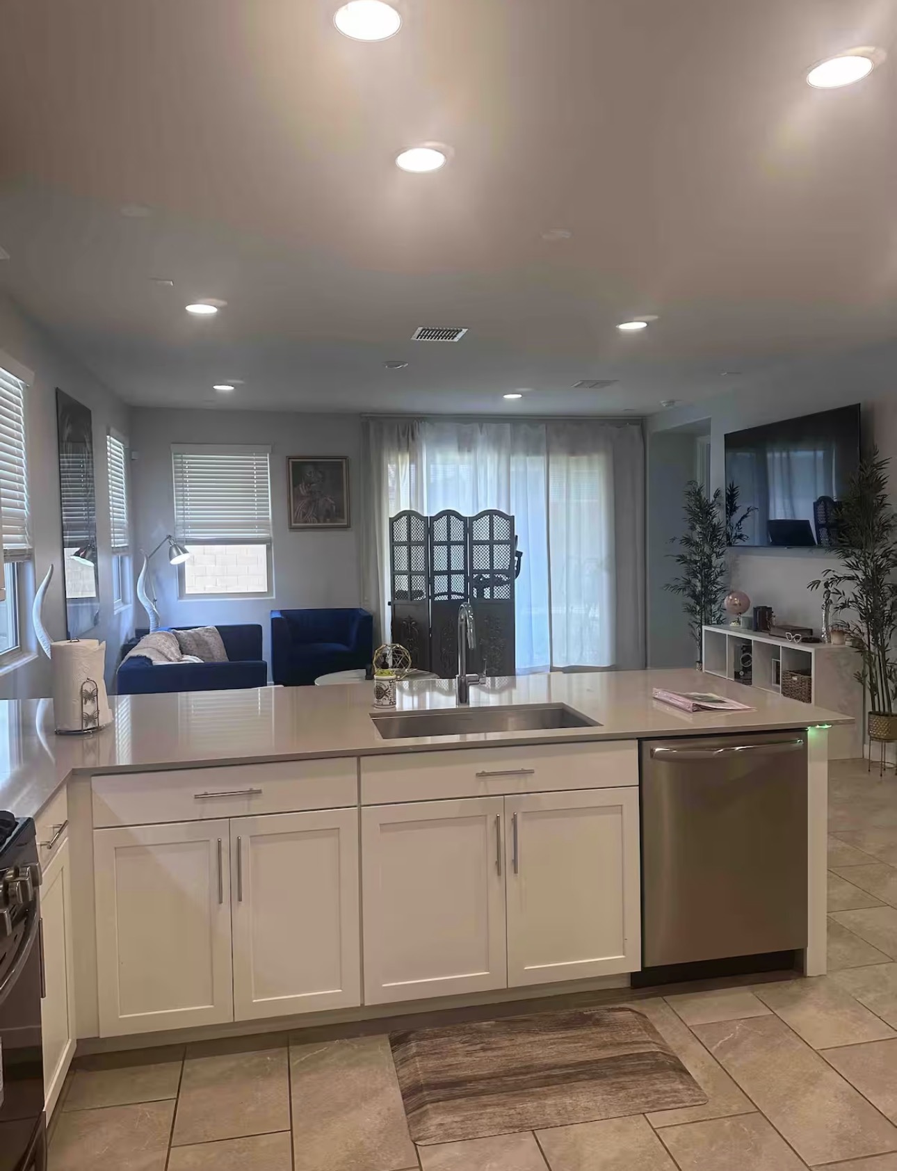 New 2023 Furnished 3BR Home Near Stadium, Hospital photo 5