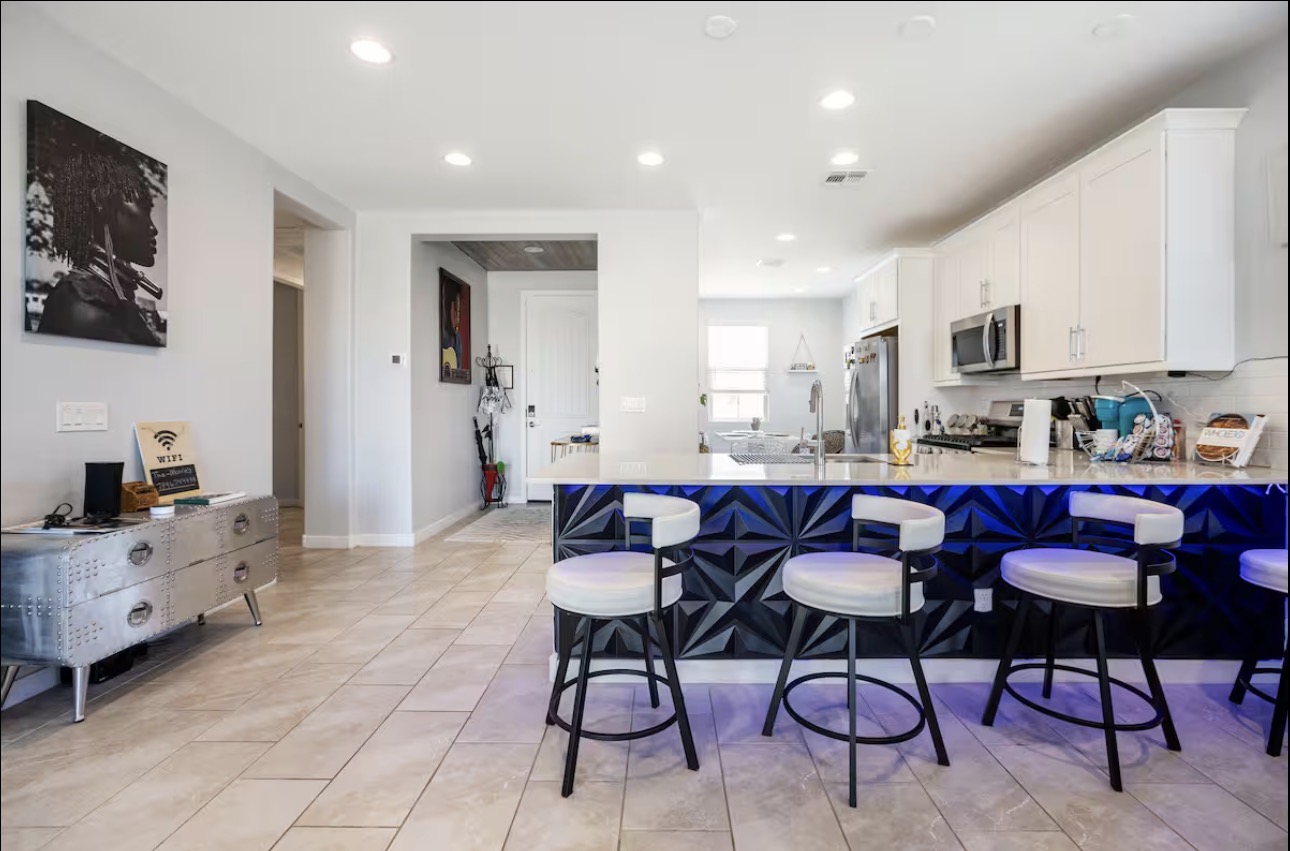 New 2023 Furnished 3BR Home Near Stadium, Hospital photo 4