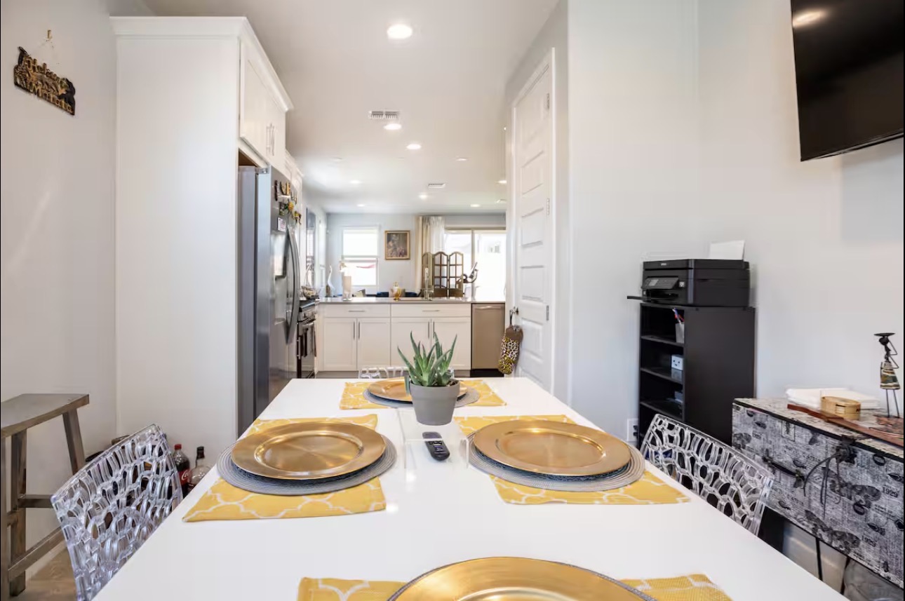New 2023 Furnished 3BR Home Near Stadium, Hospital photo 3