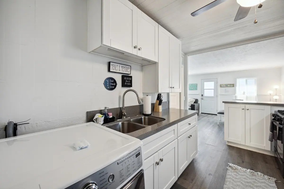 Charming Coastal Haven Pacific Beach photo 5