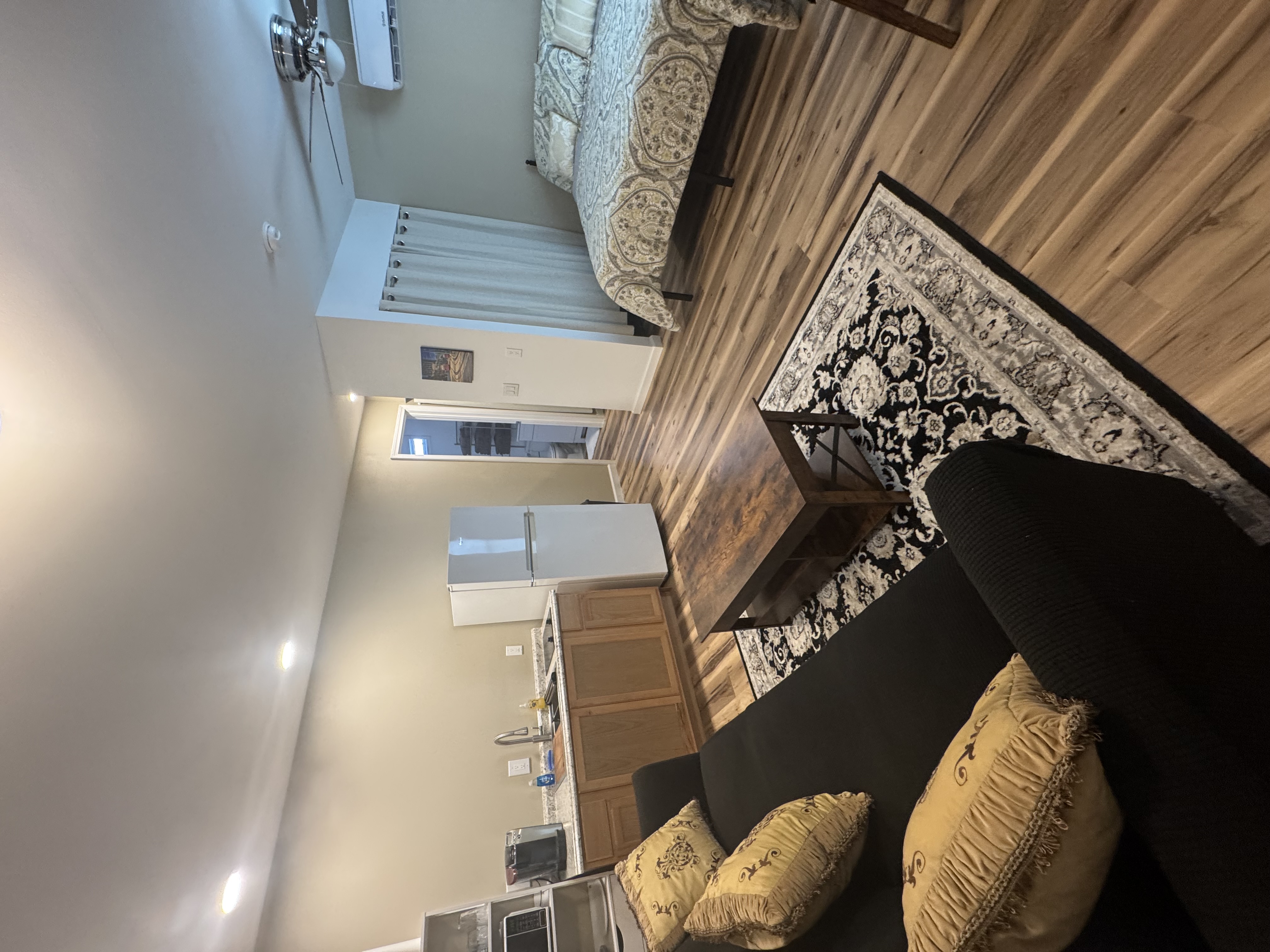 Large Beautiful Studio minutes from Downtown  photo 5