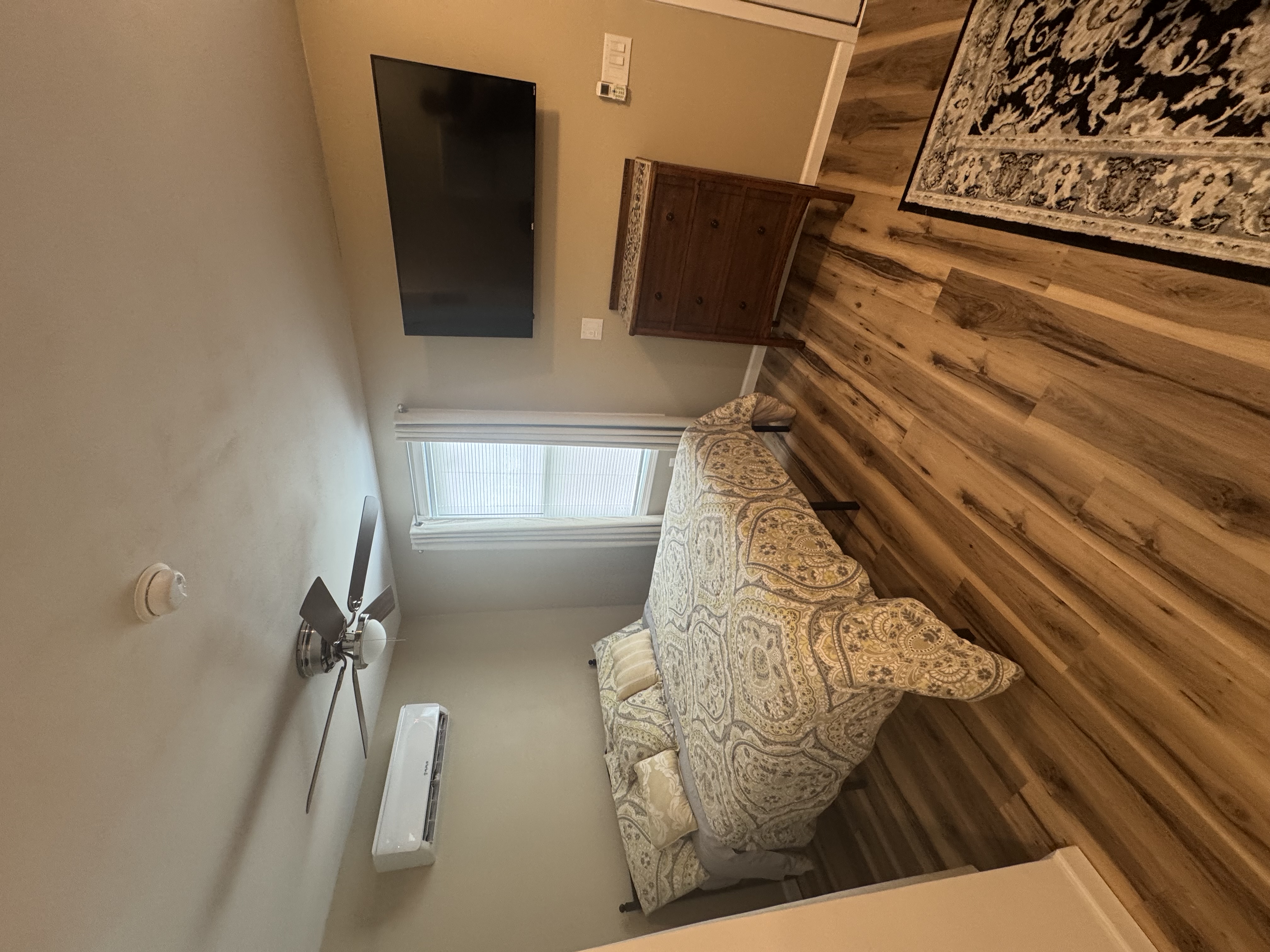 Large Beautiful Studio minutes from Downtown  photo 2