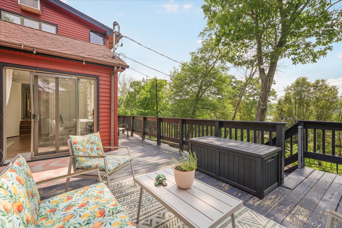 Greenwood Lake Views! 90 Min to NYC - 3 bed/2 Bath photo 2