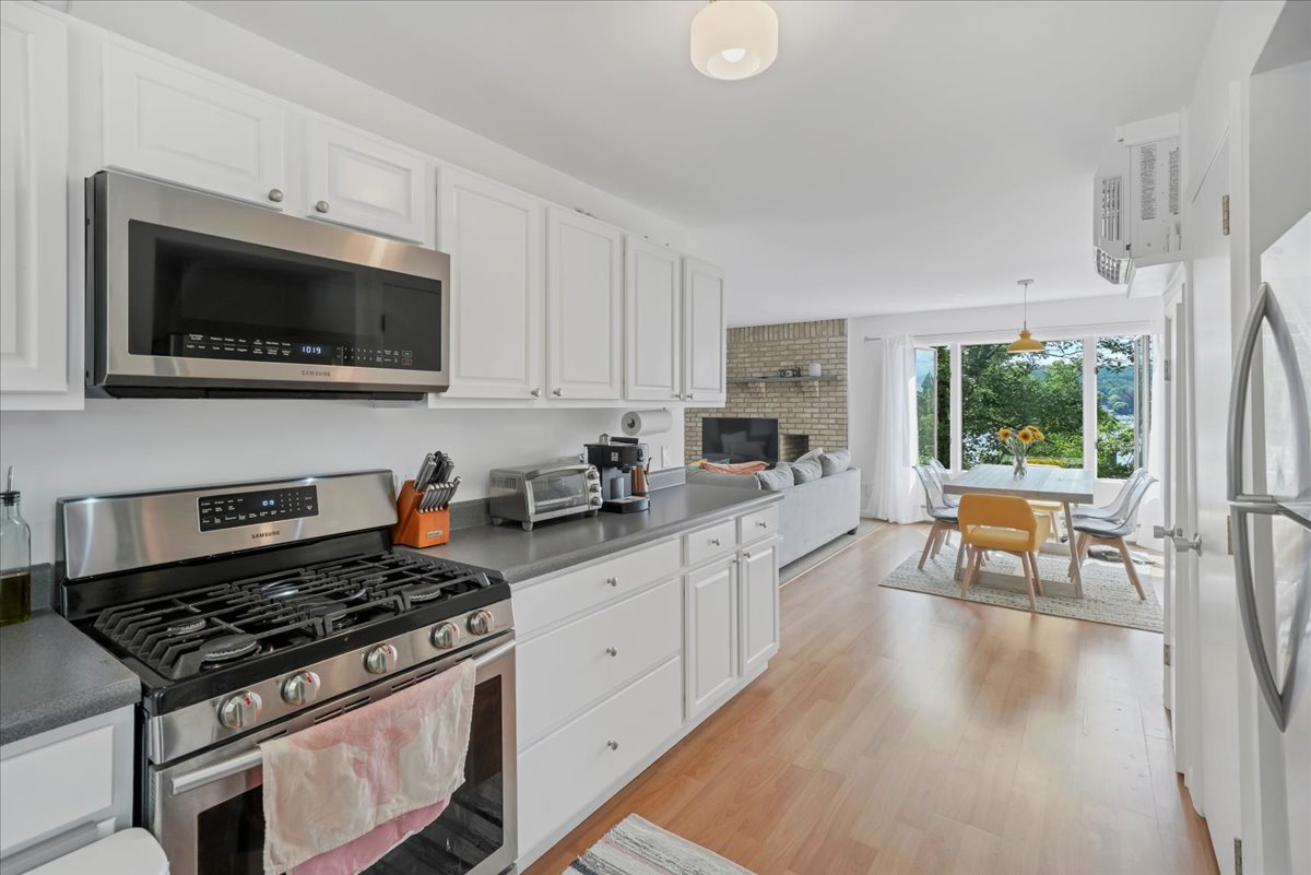 Greenwood Lake Views! 90 Min to NYC - 3 bed/2 Bath photo 4