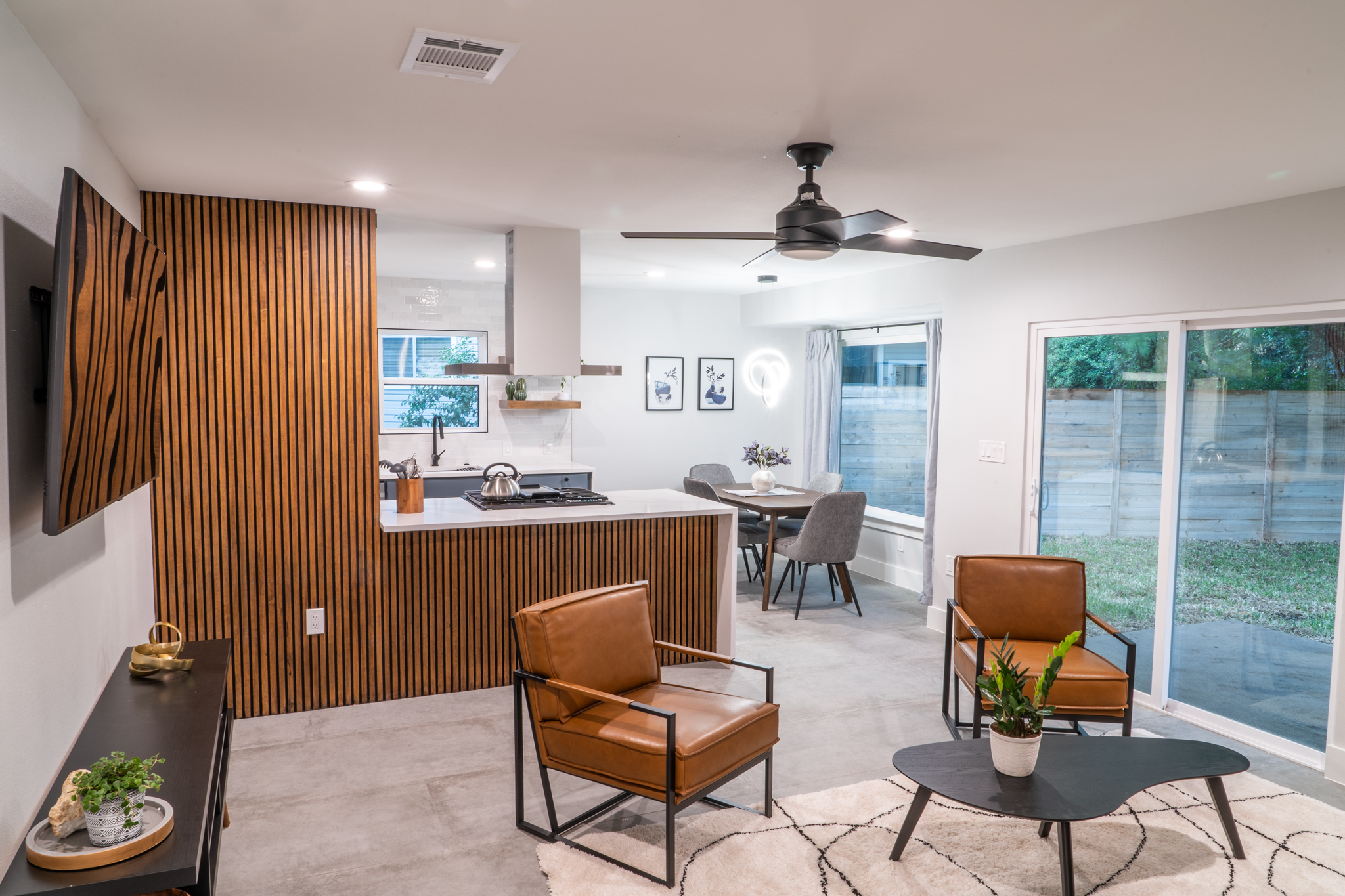 Modern 3 BR - Sleeps 6 - DT | SXSW | MotoGP | COTA photo 3