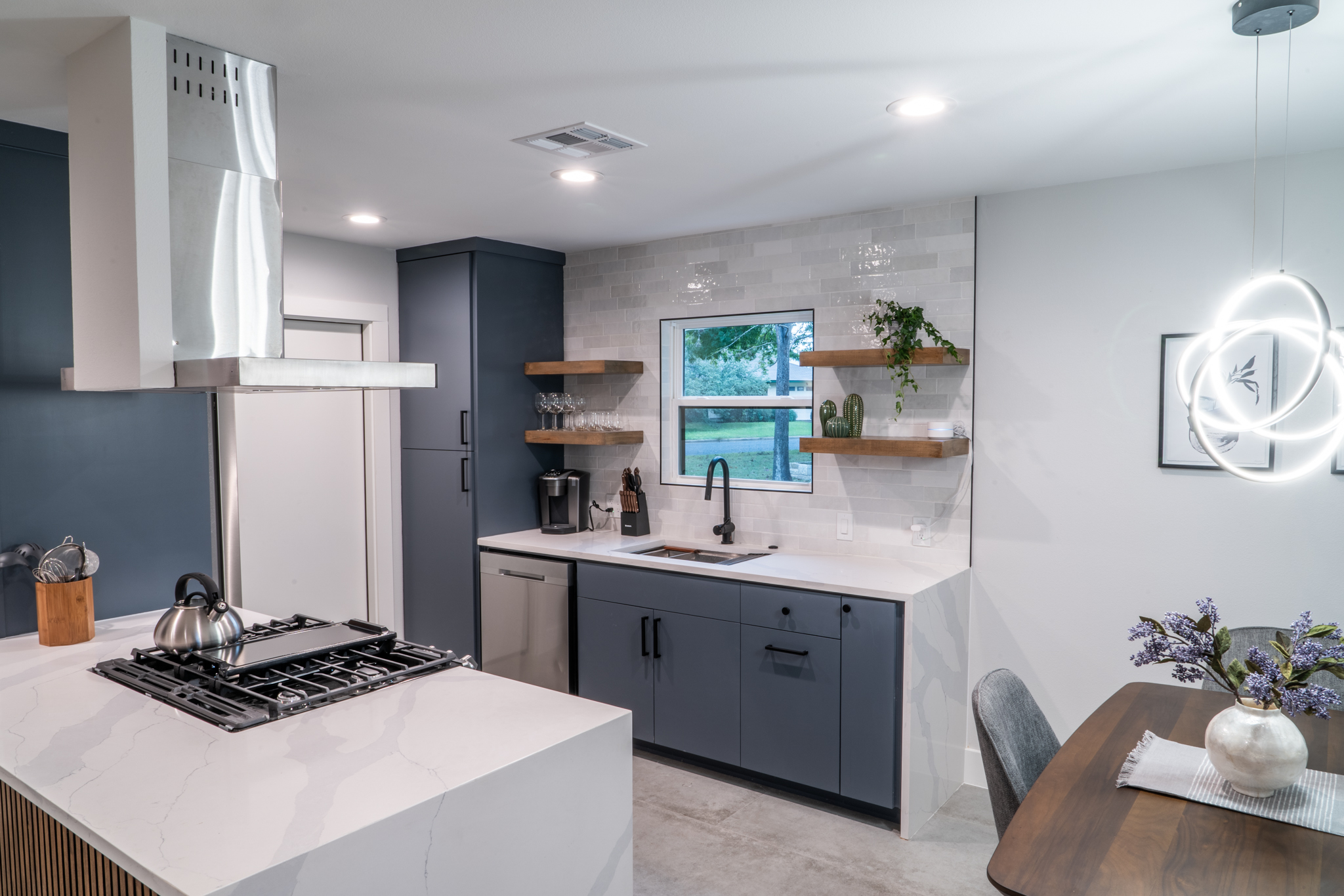 Modern 3 BR - Sleeps 6 - DT | SXSW | MotoGP | COTA photo 5