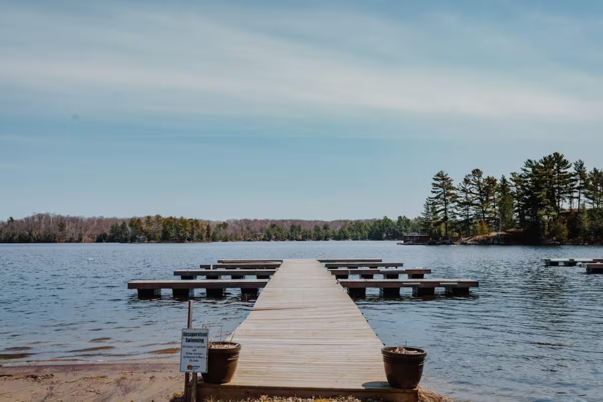 Lakeside Cottage on Horseshoe Lake – 2BR photo 3