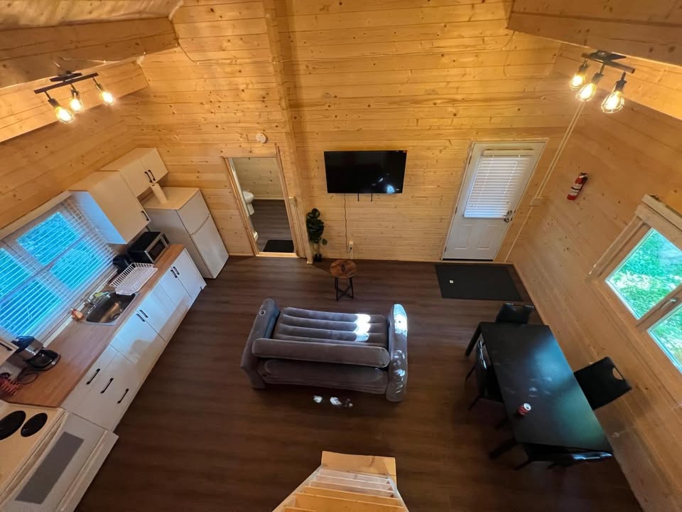 Muskoka Point Cottage | Lake View – 3BR photo 3