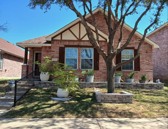 3BR2BA 1Story 1 Mile to Medical City/LP288Shopping photo 2