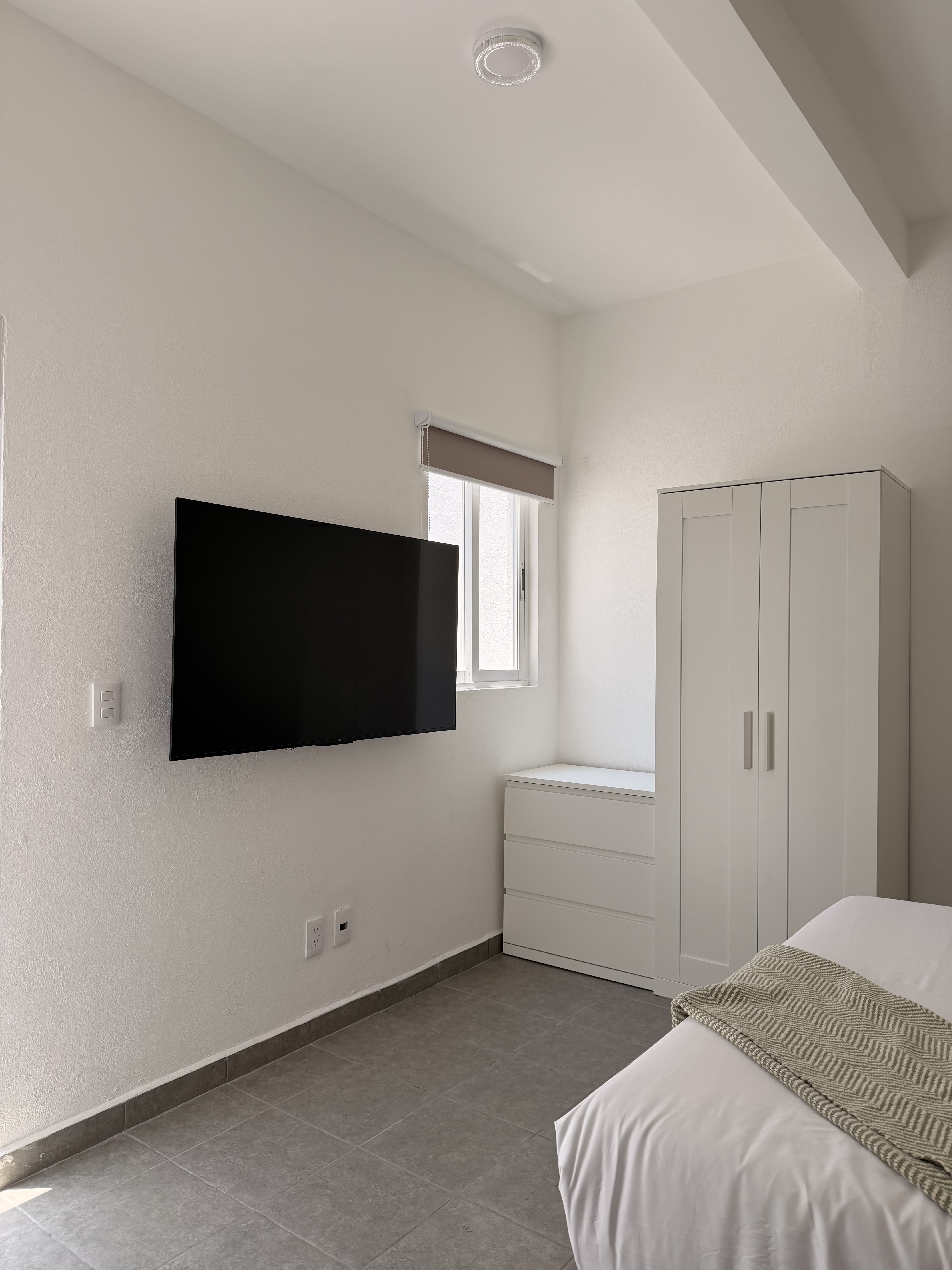 Stunning 3BR/3BA Furnished Apartment with Terrace  photo 3
