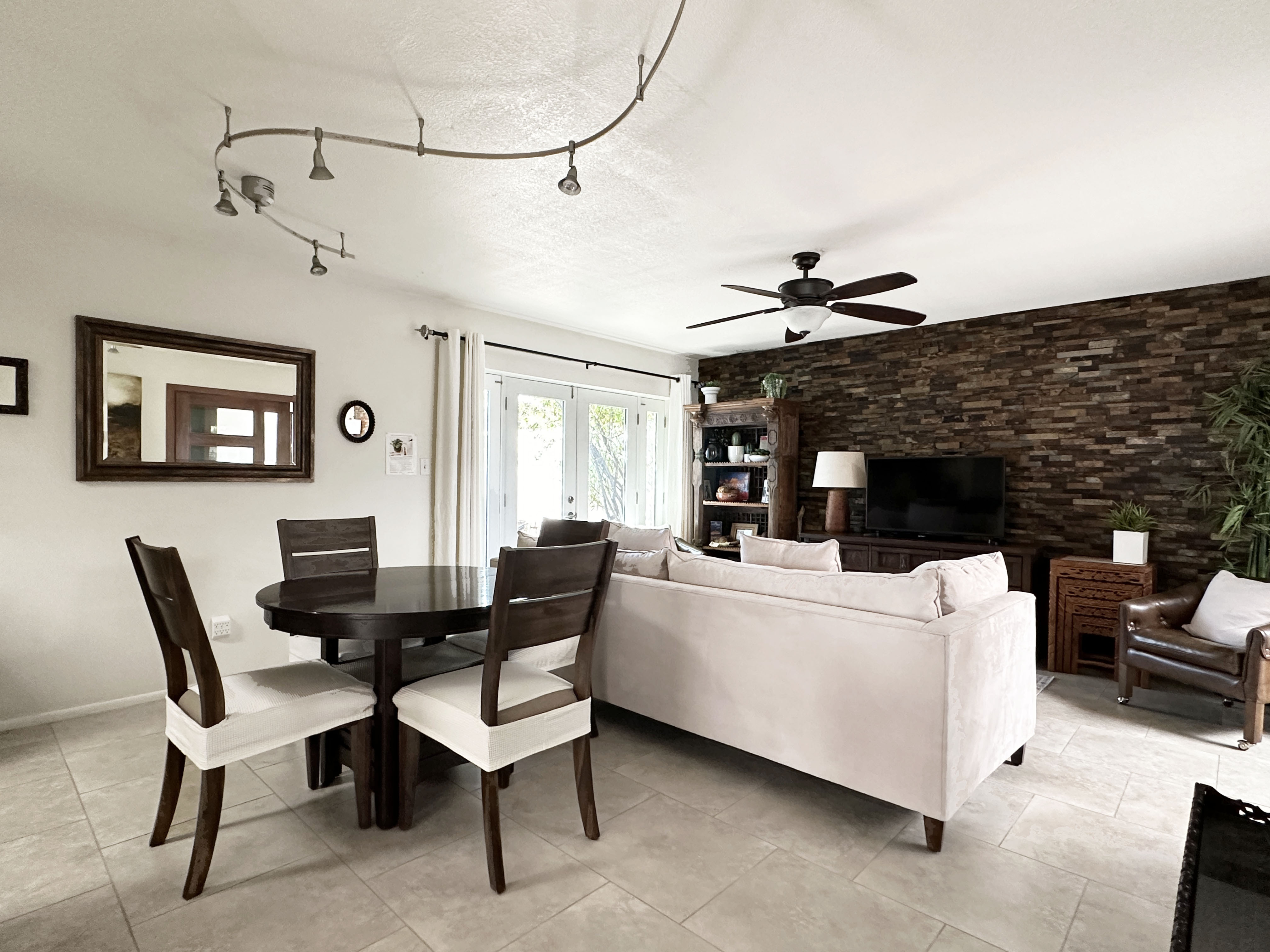 Charming Scottsdale Condo, quiet, small dogs* photo 3