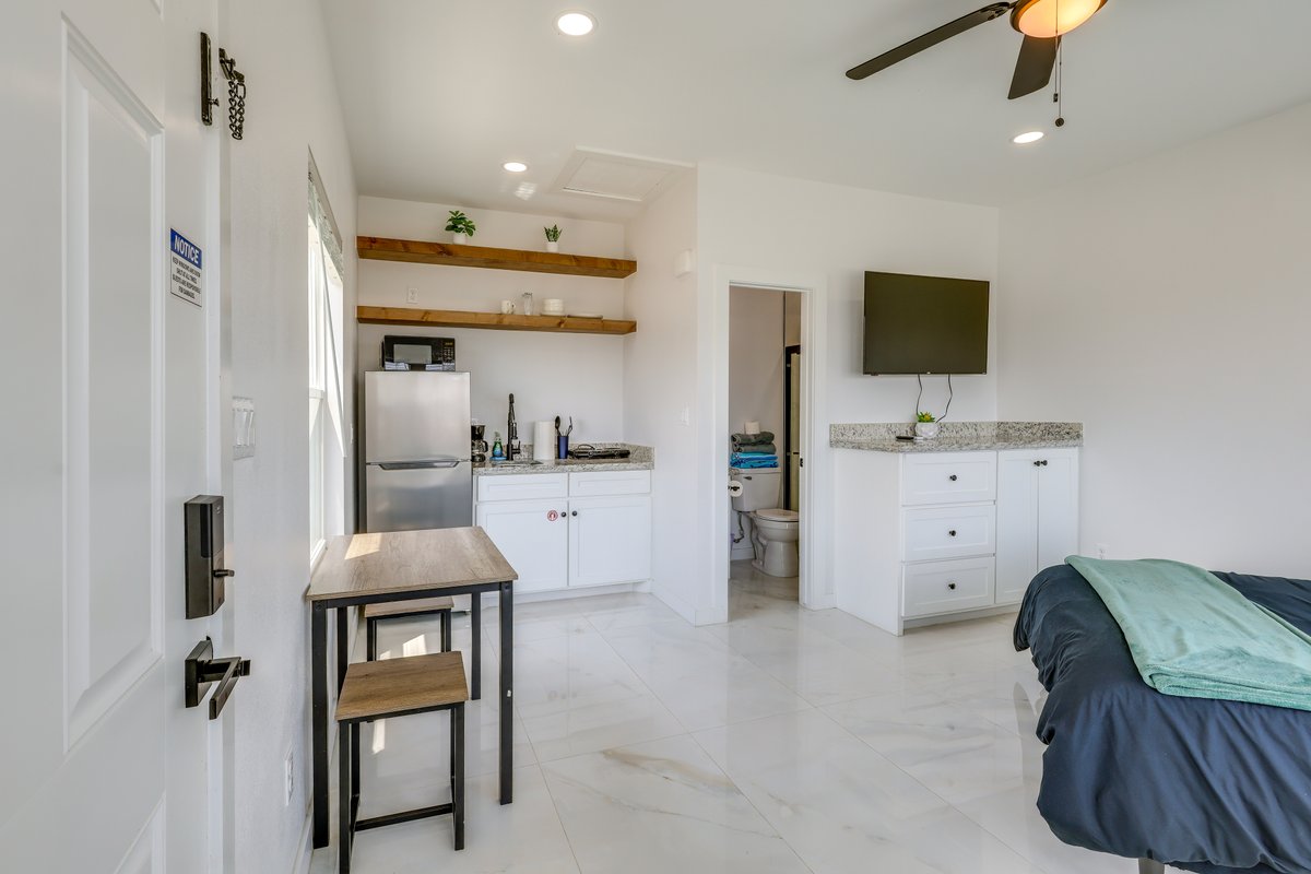 Live & Work by the Beach | Furnished Studio  photo 3