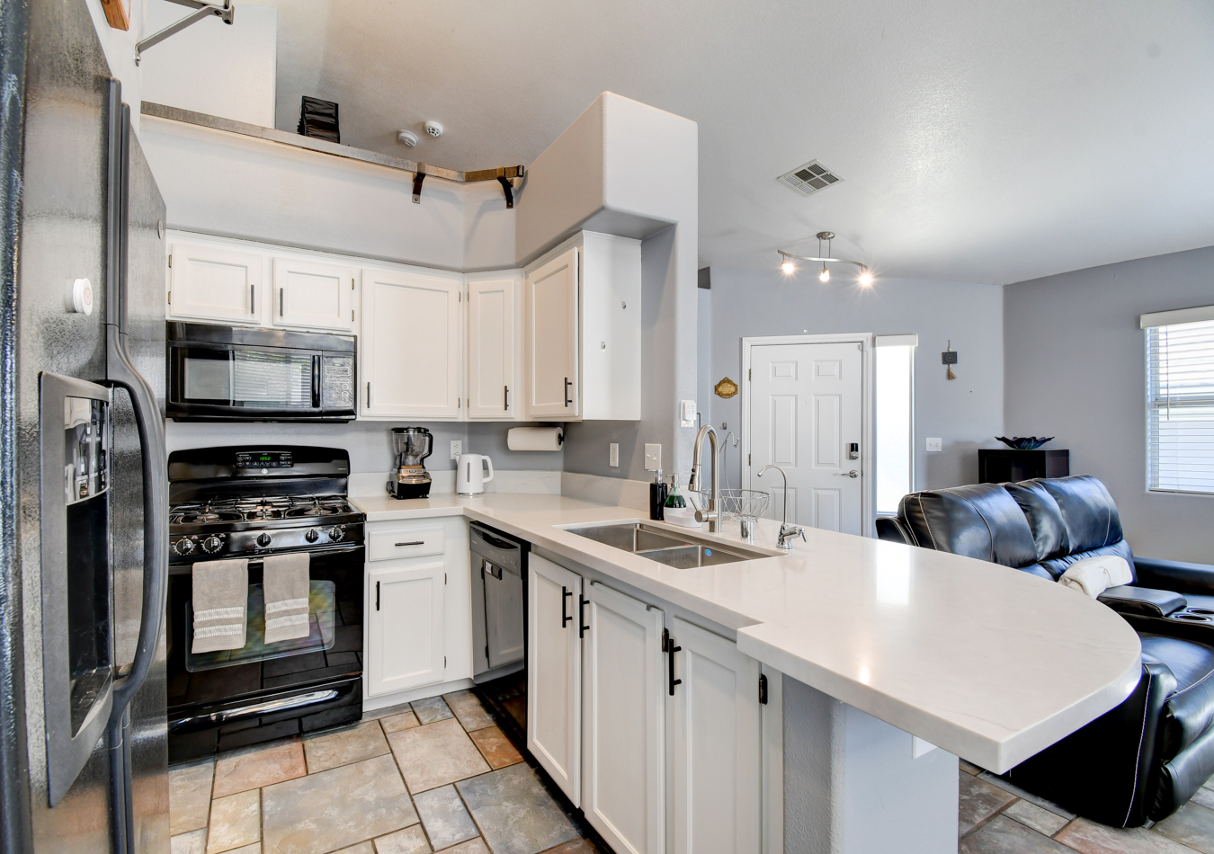 Vegas Oasis 3BR | Pet Friendly | Extended Stay photo 5