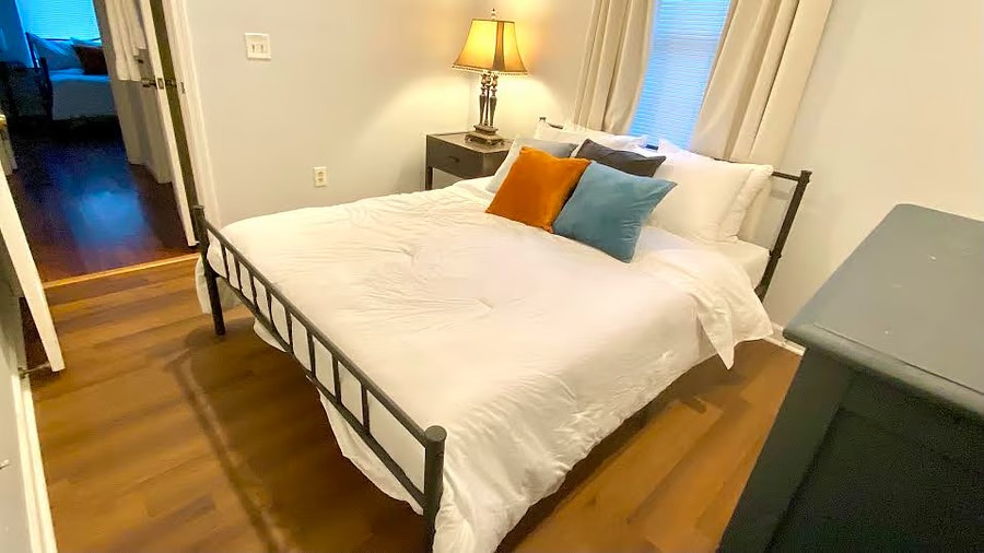 2 Bedroom, 1 Bath - Ideal for solo professional photo 4