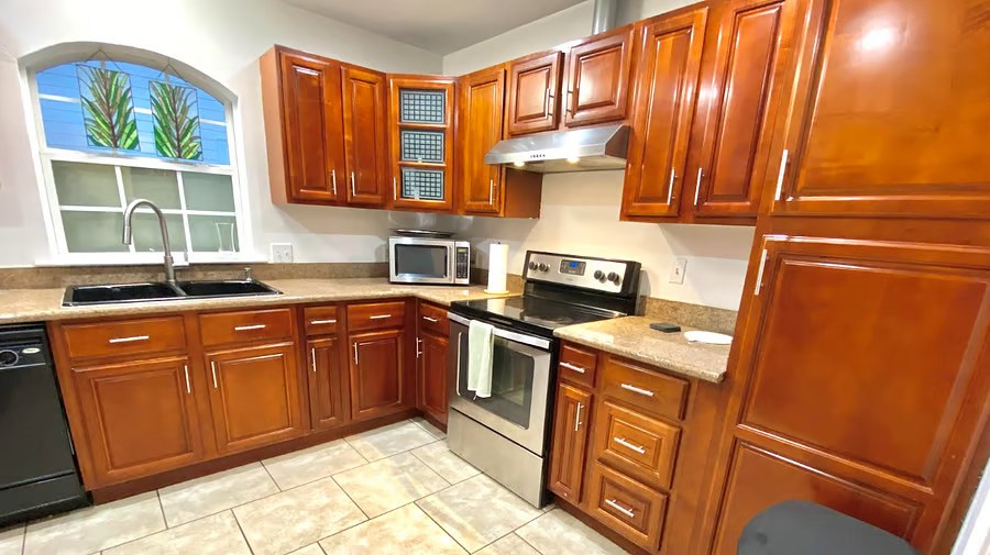 2 Bedroom, 1 Bath - Ideal for solo professional photo 5