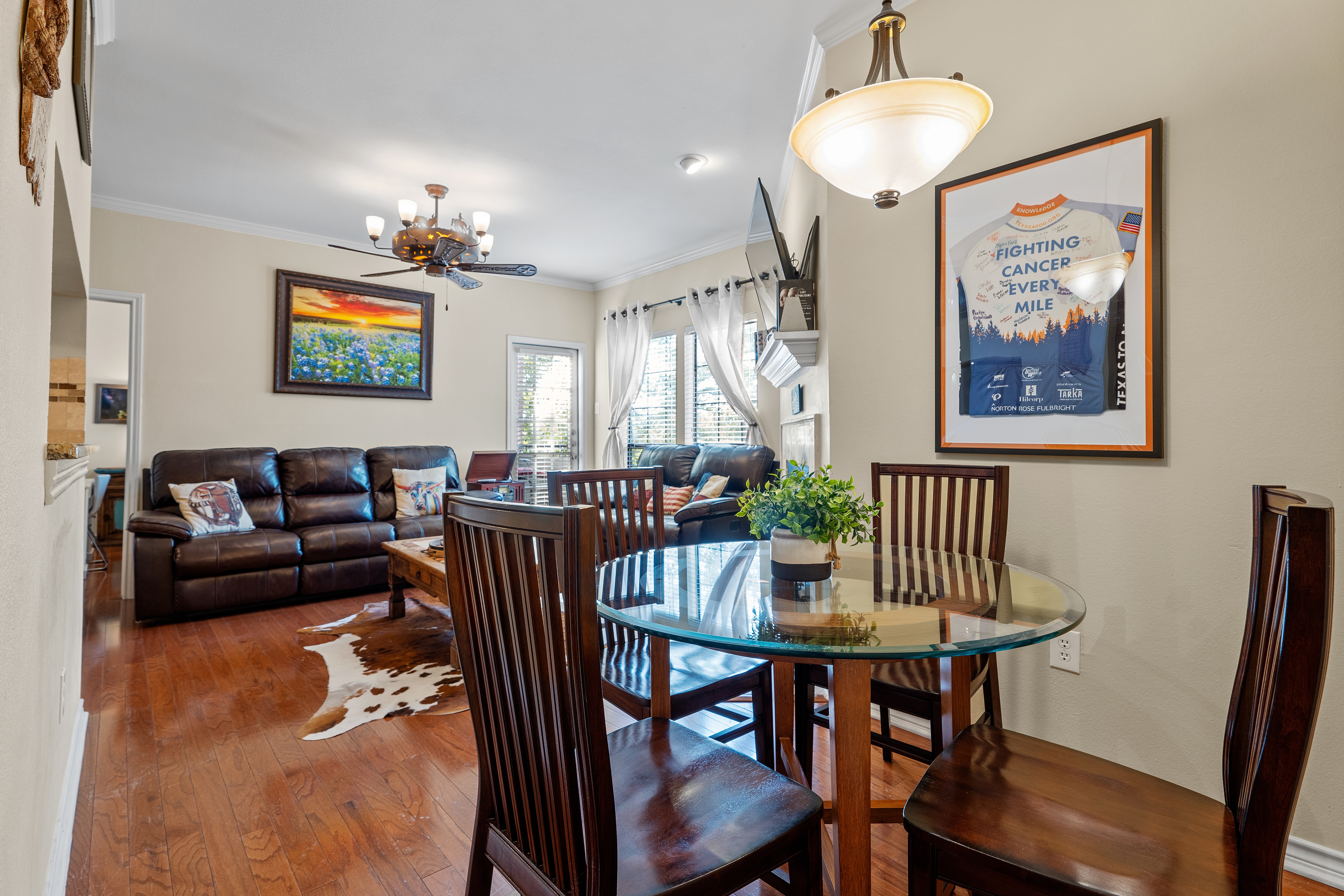Elegant, Rustic Home Blocks from UT Austin and DT photo 2
