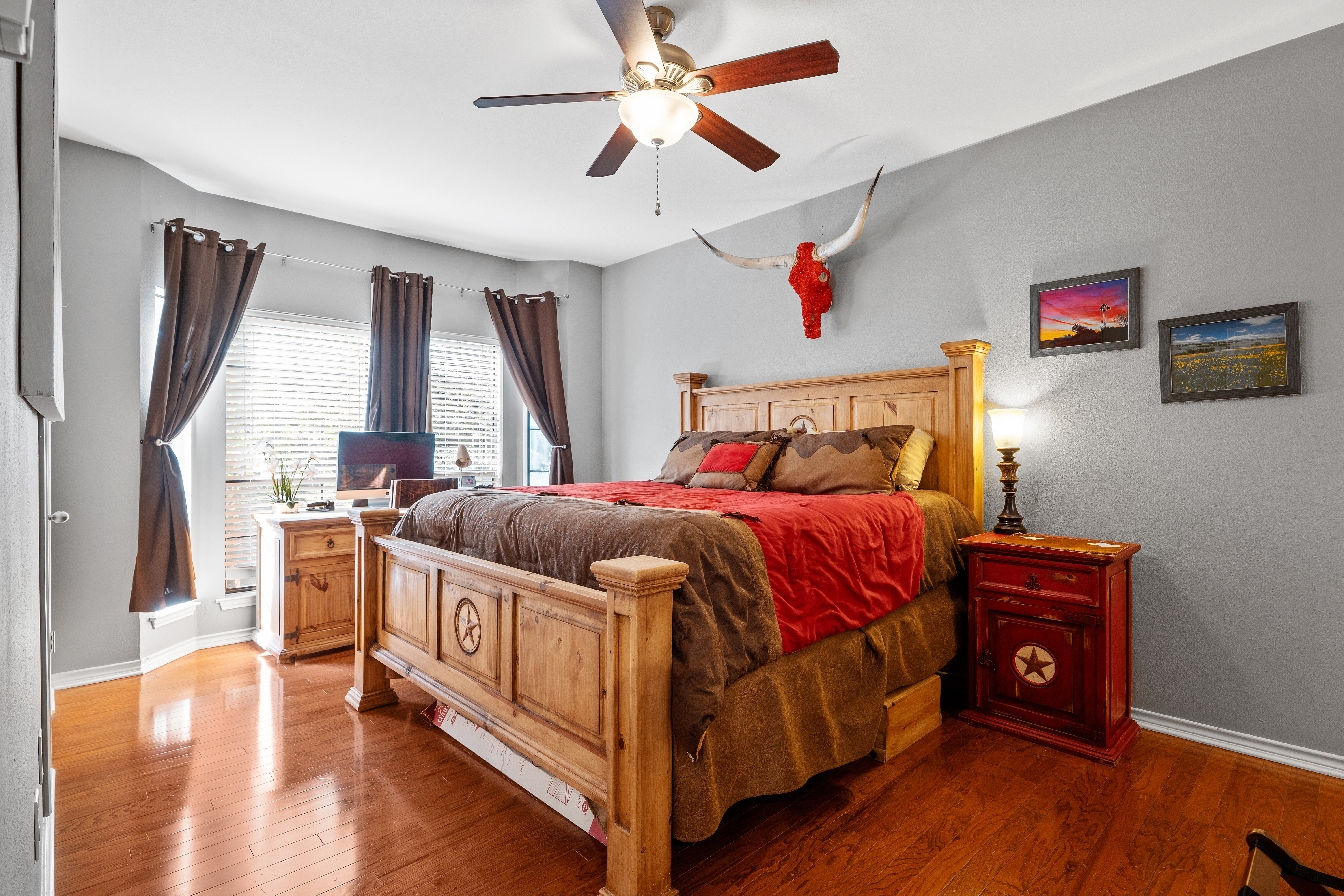 Elegant, Rustic Home Blocks from UT Austin and DT photo 3