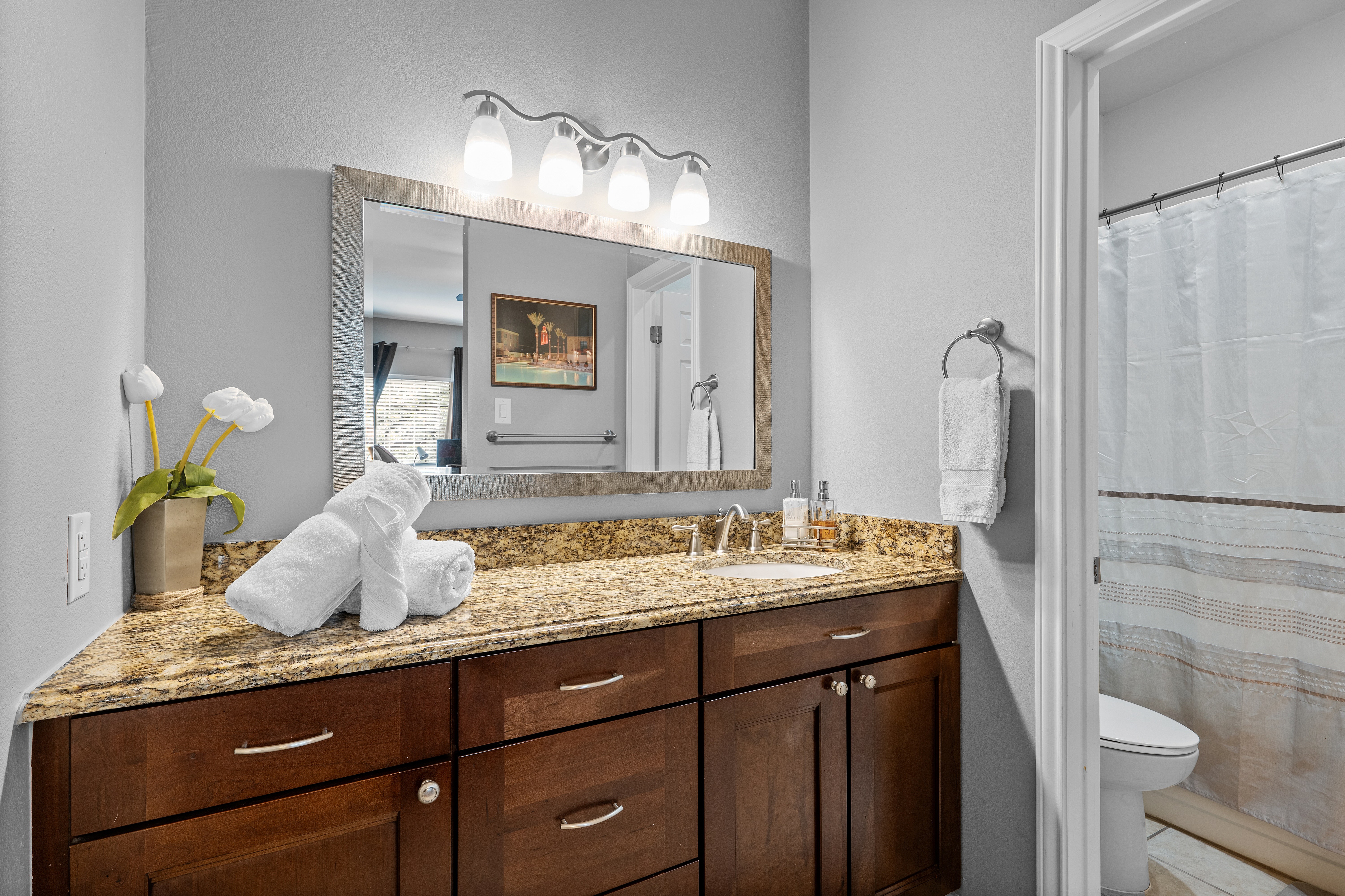 Elegant, Rustic Home Blocks from UT Austin and DT photo 4
