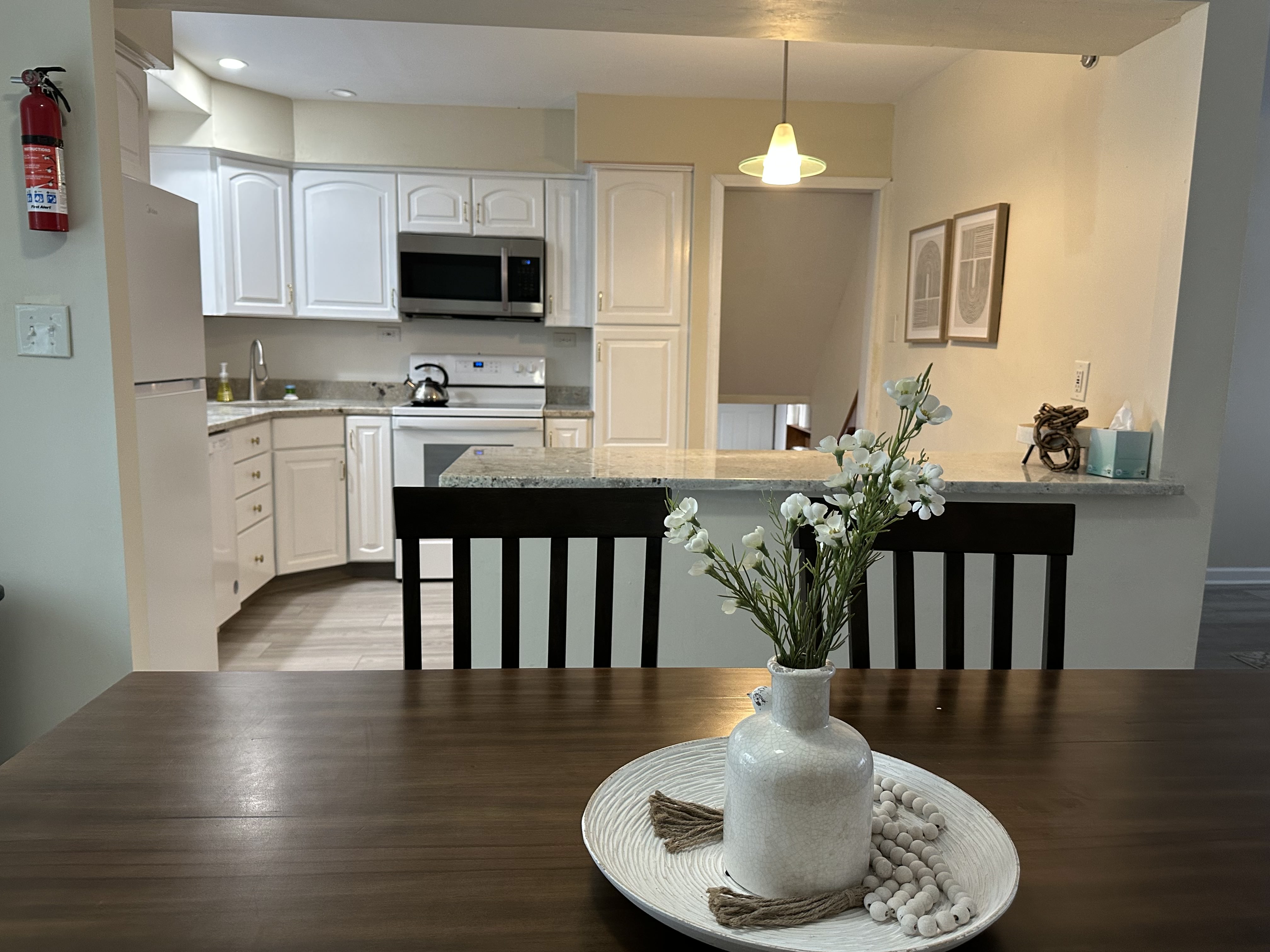 Spacious & Comfy 5/2 Home - Pet Friendly photo 2