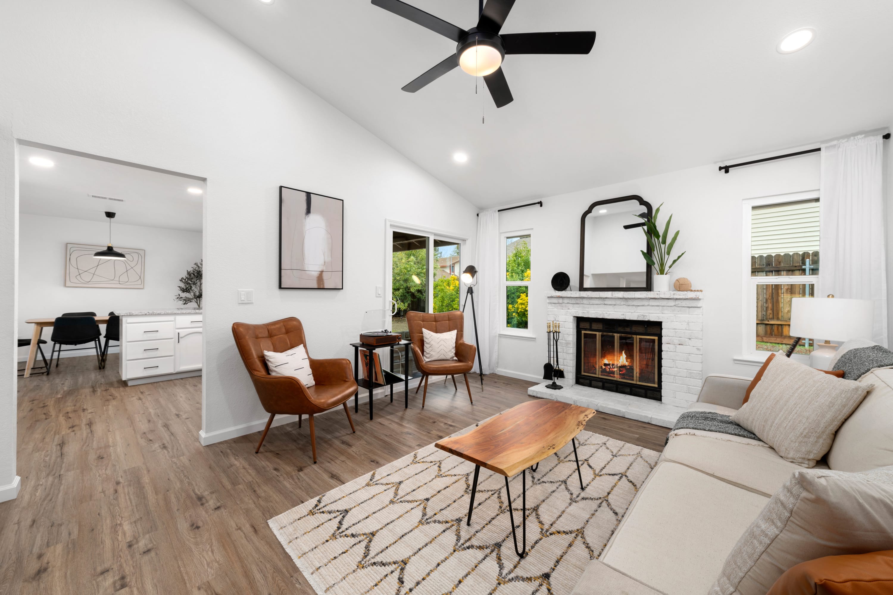 Furnished Sacramento Home for Displaced Families photo 5