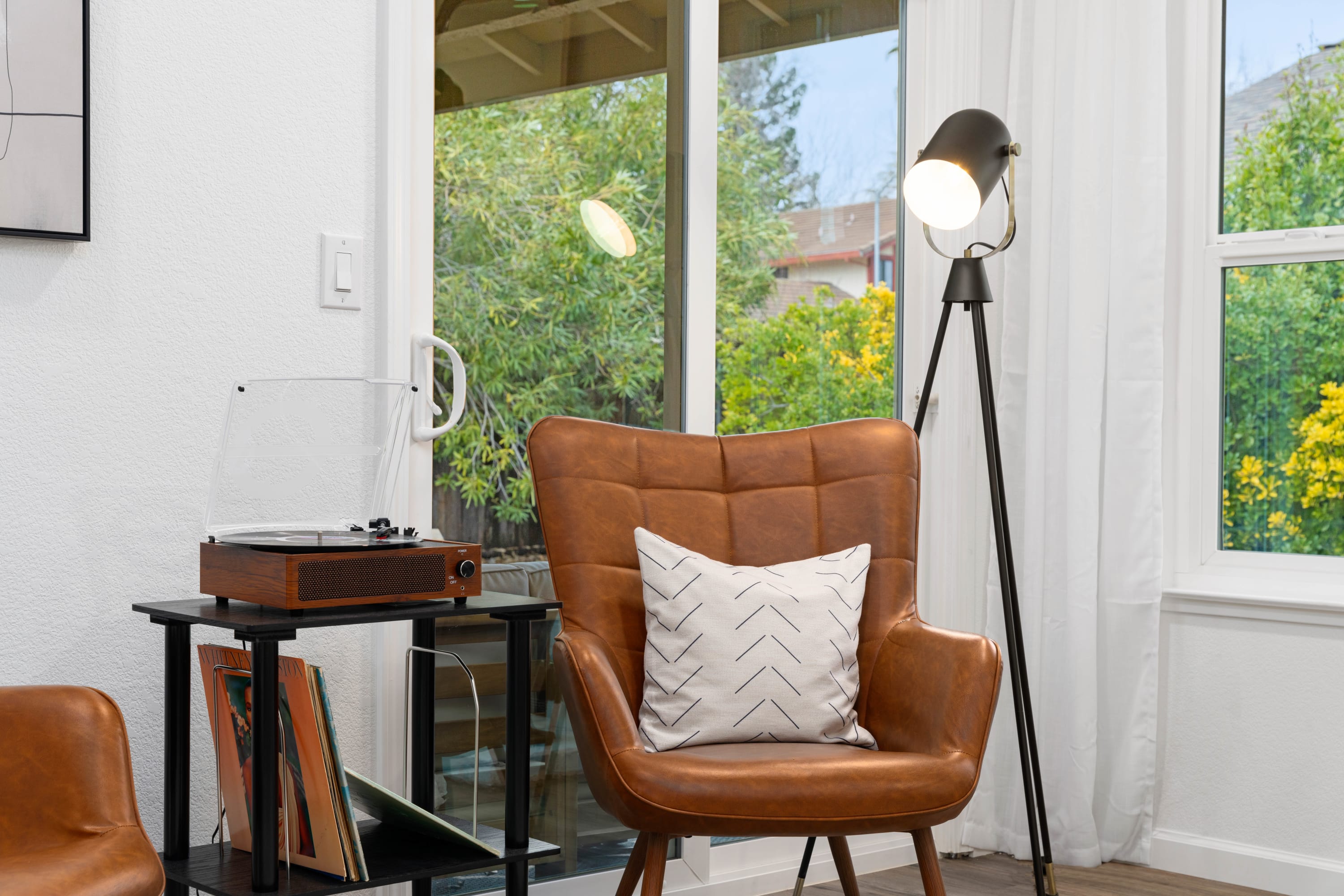 Furnished Sacramento Home for Displaced Families photo 2
