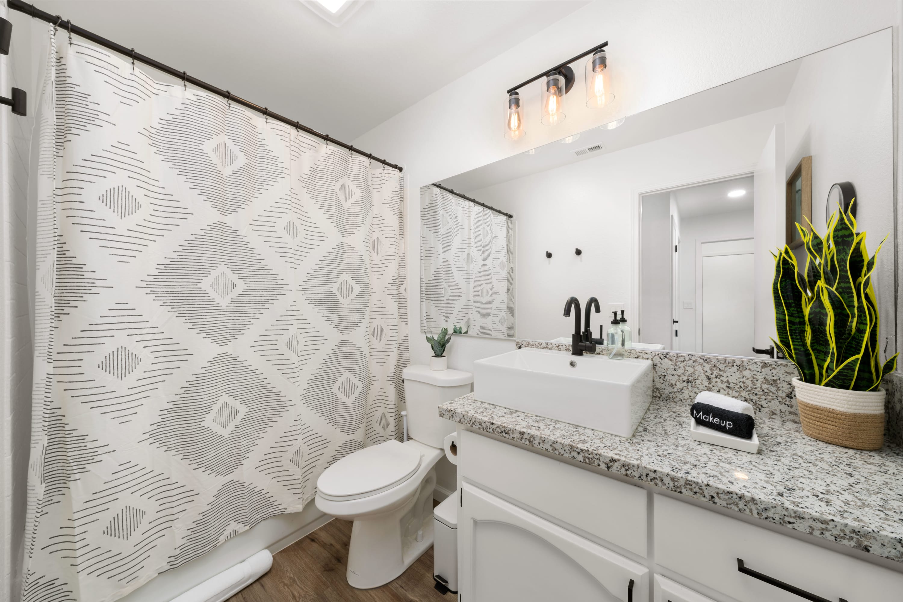 Furnished Sacramento Home for Displaced Families photo 4