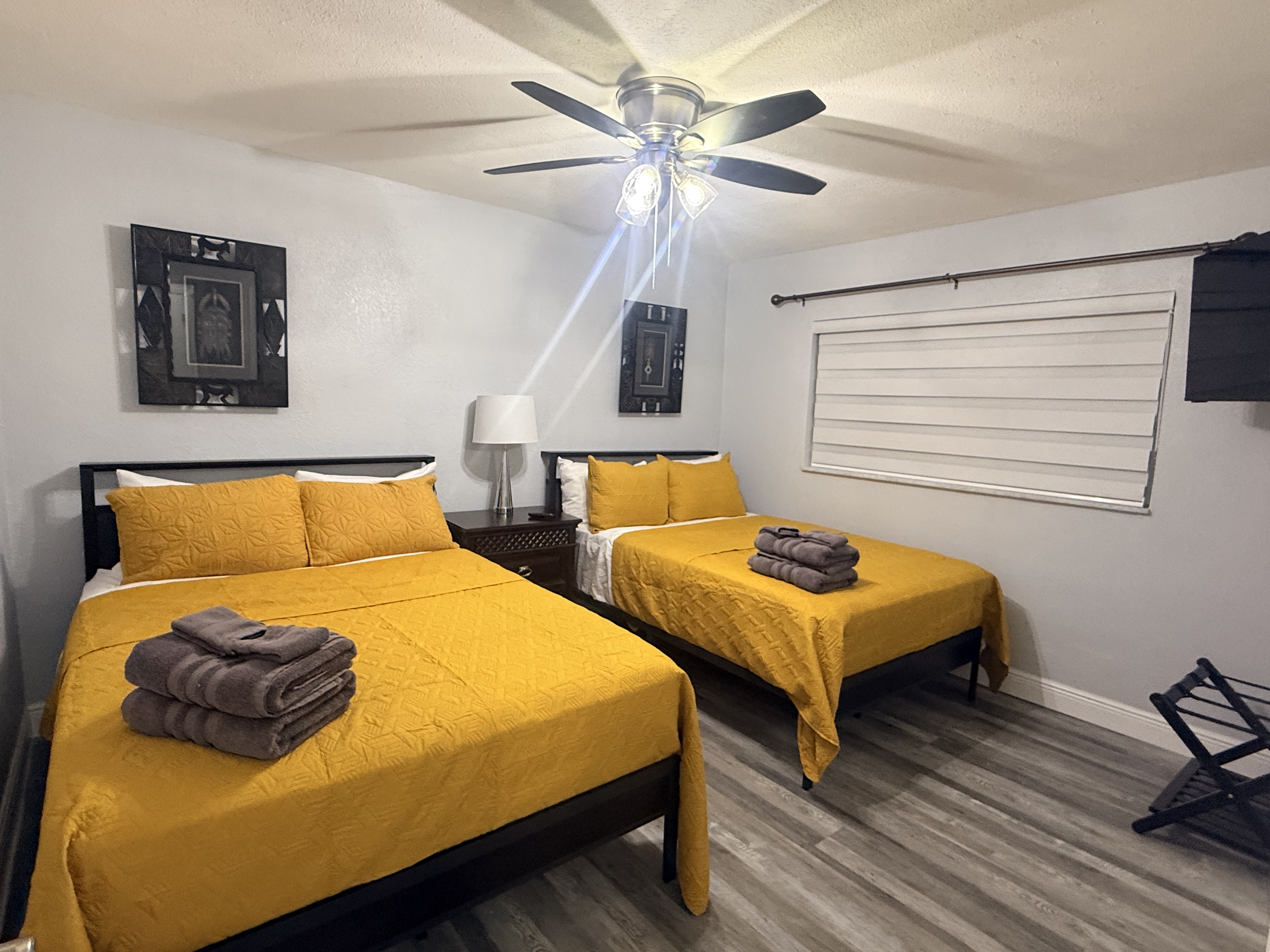 Modern 3BR Home| Free Wifi|Patio| Free Parking photo 3