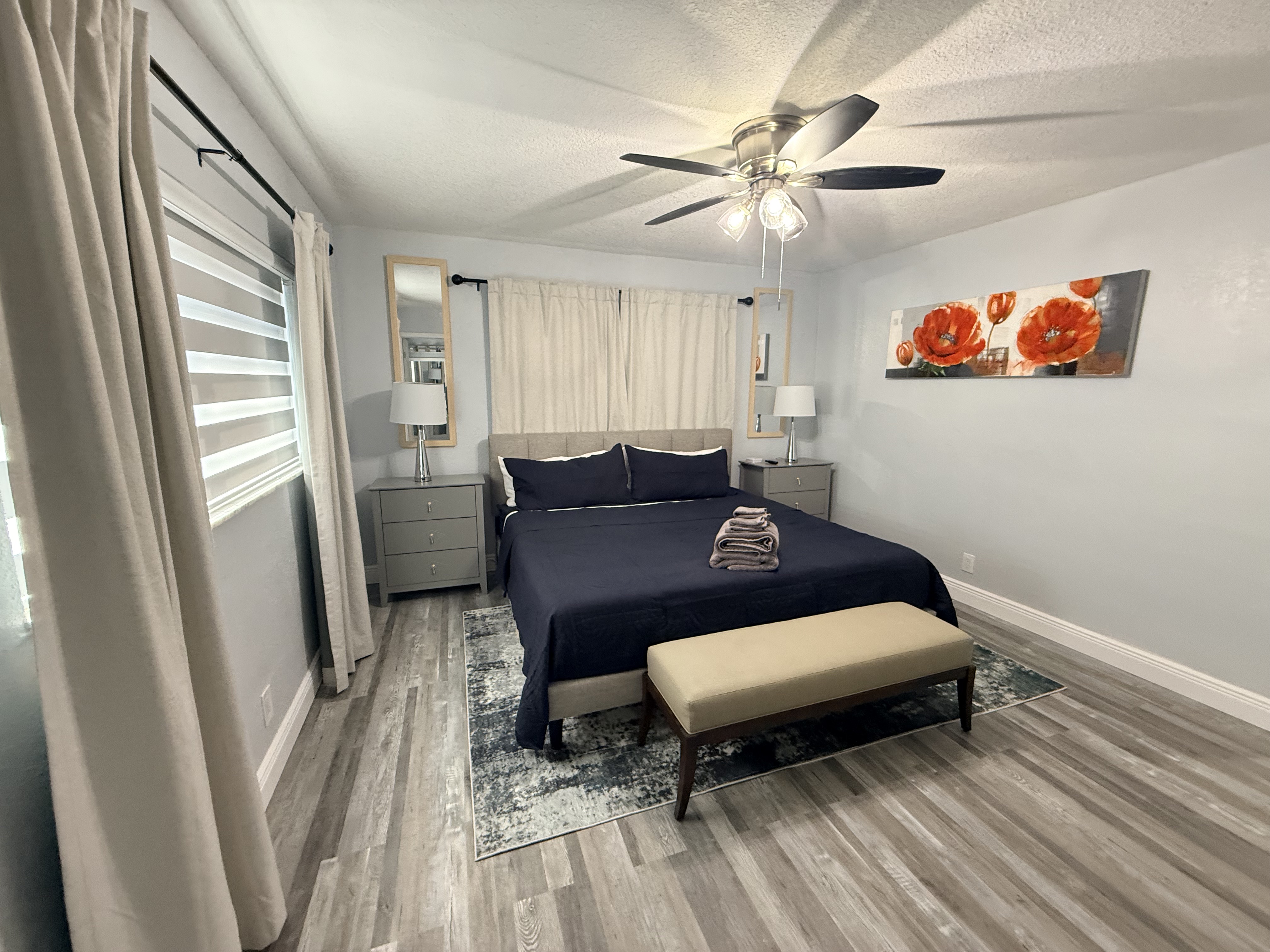 Modern 3BR Home| Free Wifi|Patio| Free Parking photo 5