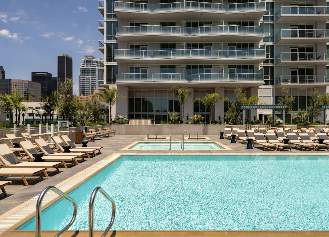 DTLA 1B1B Sublease | 20+ Floor | Furnished  photo 2