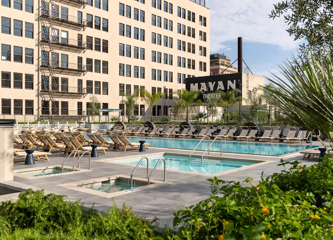 DTLA 1B1B Sublease | 20+ Floor | Furnished  photo 4