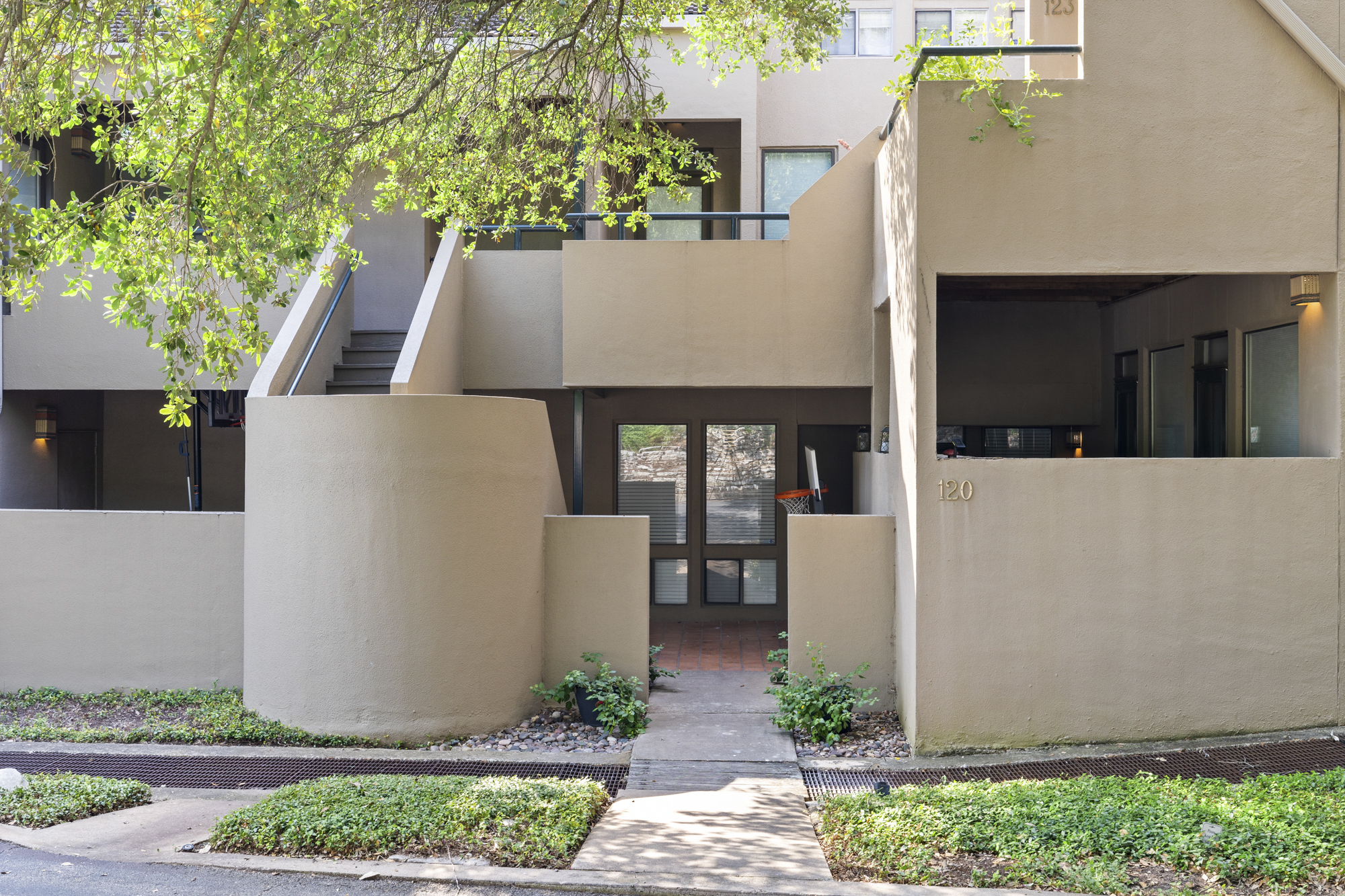 Treehouse  living by Downtown & Zilker Park photo 2