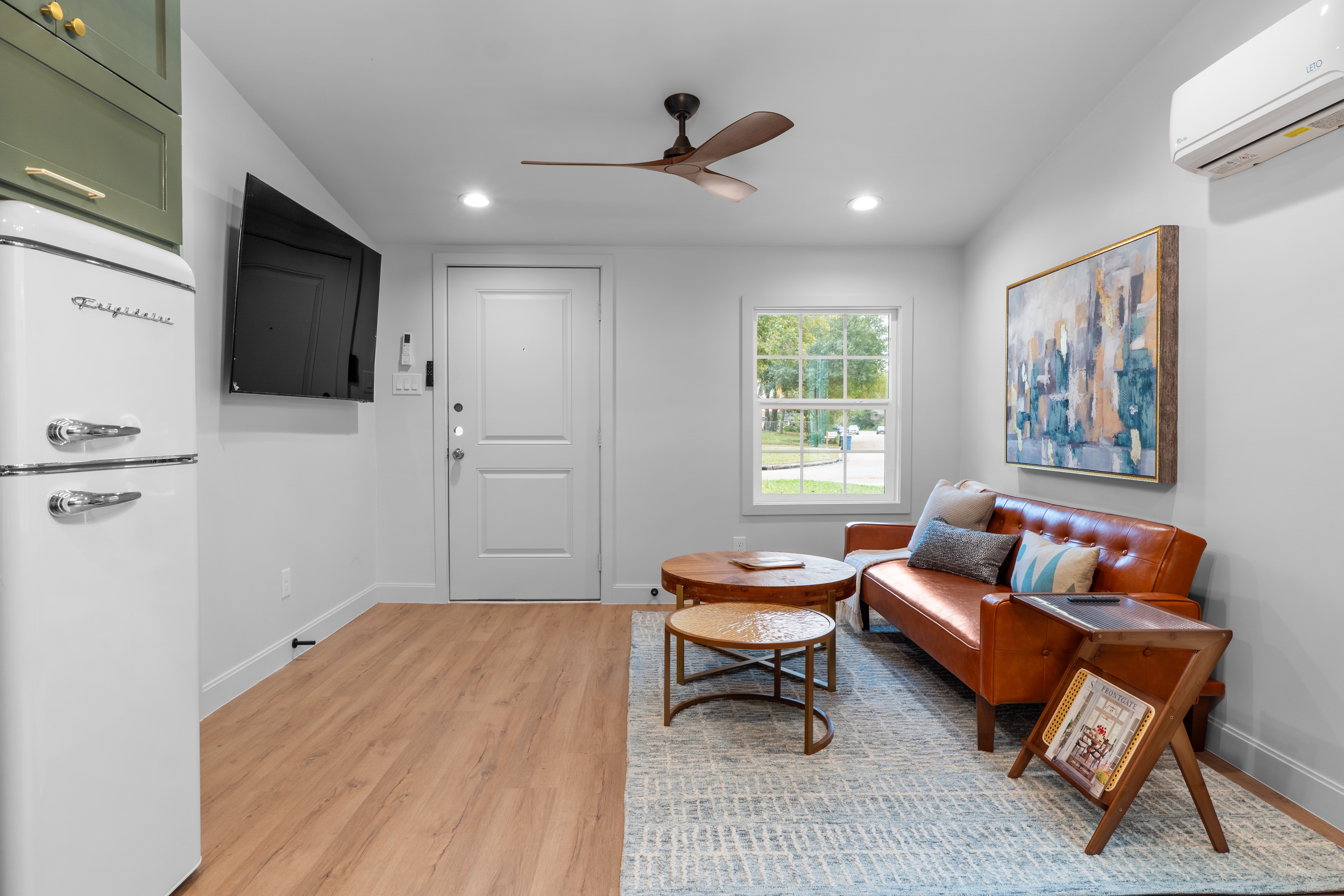 Stunning 1 bed 1 Bath Casita 4 miles from IAH photo 3